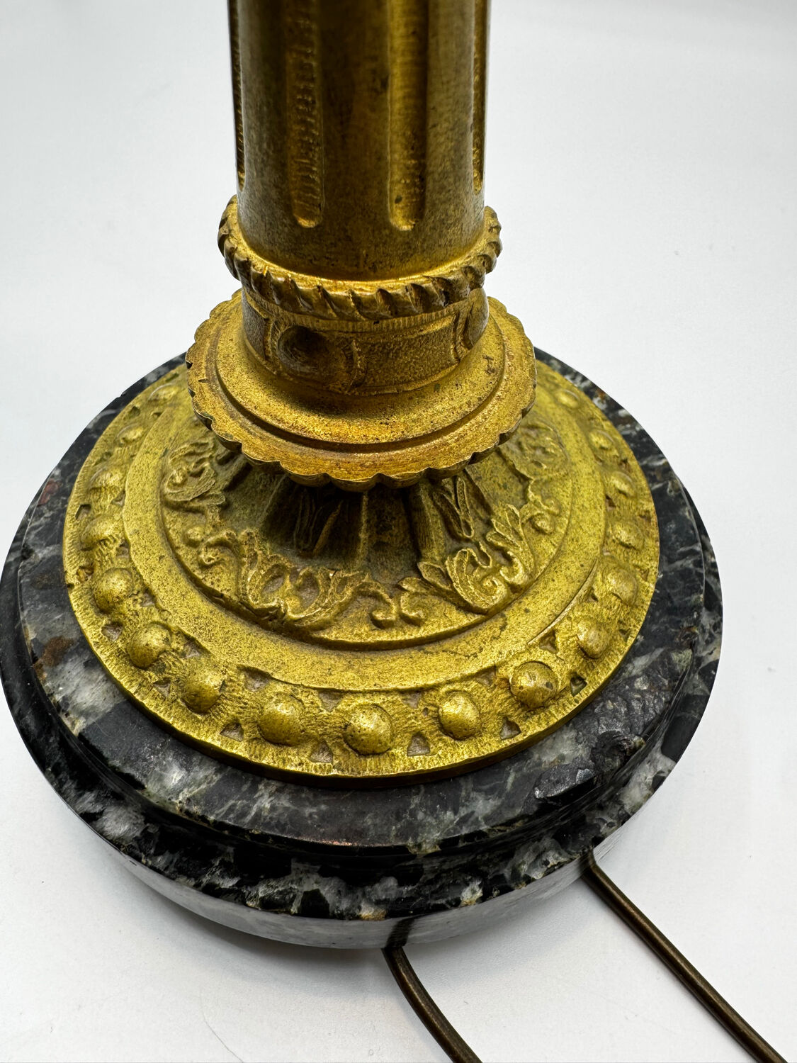 Antique lamp known as a lyre in bronze and marble from the late 19th century.