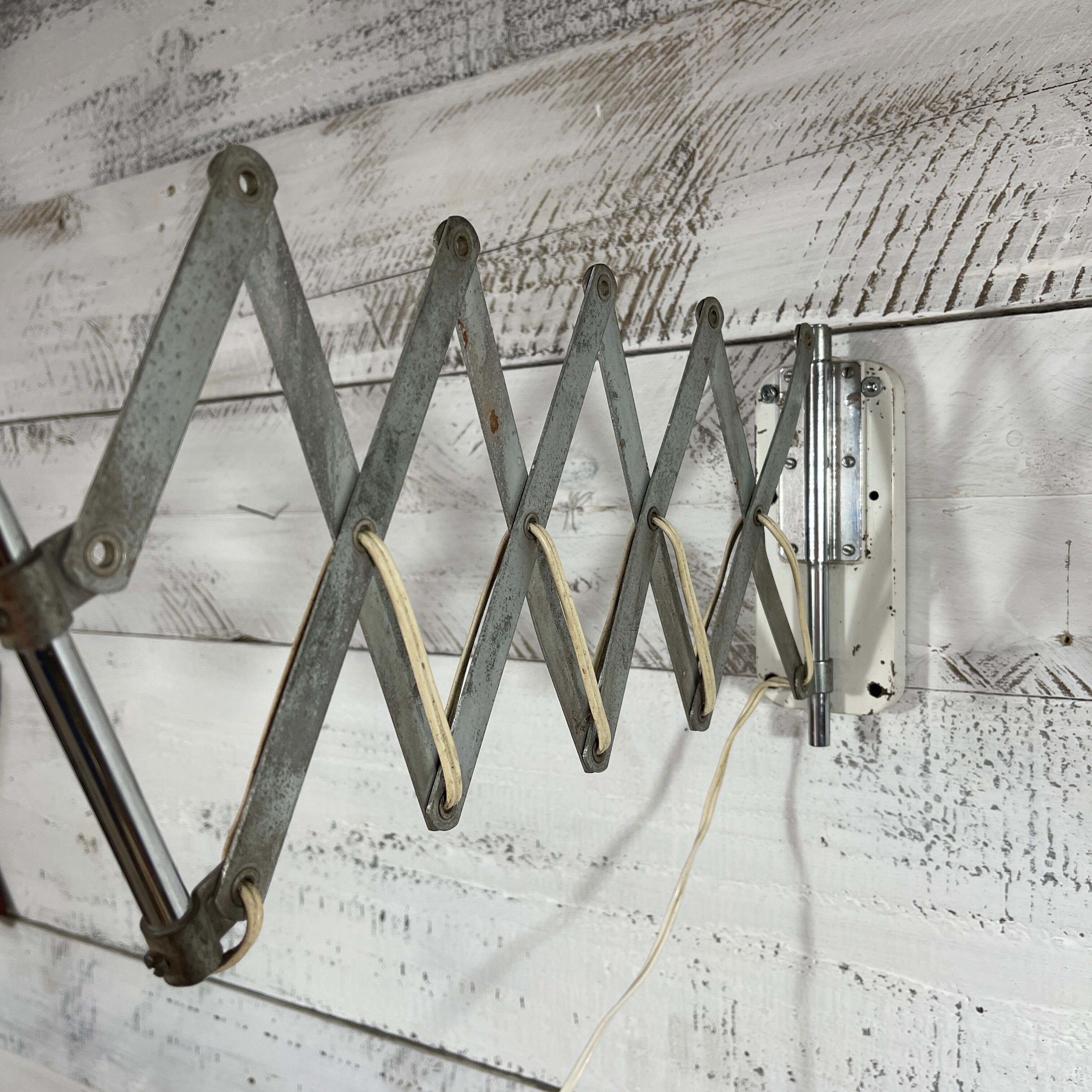 Workshop accordion lamp