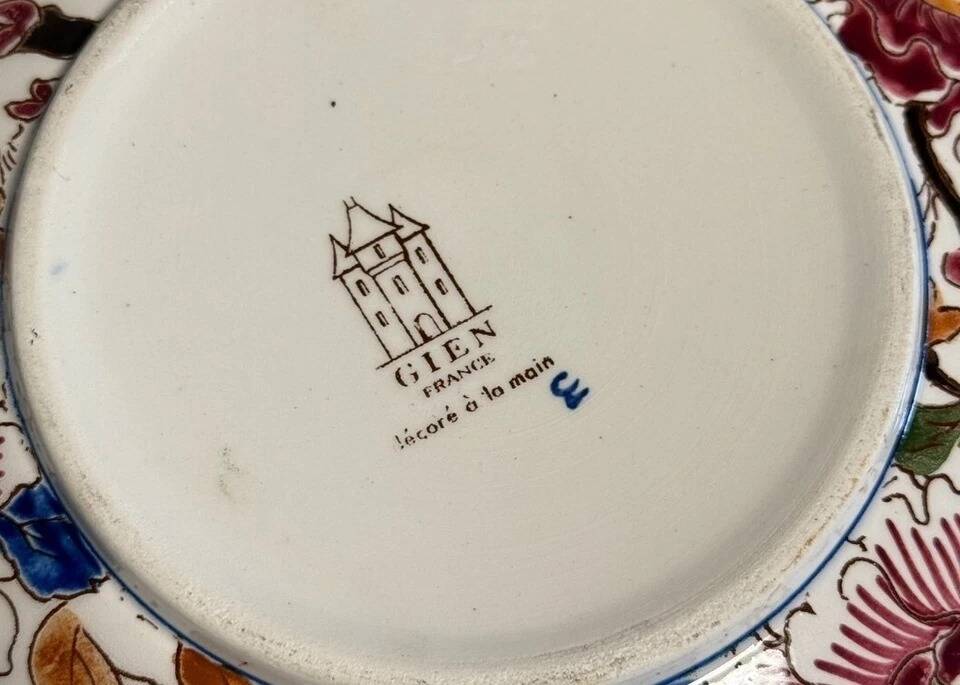 Large Art Deco period vase: Cracked ceramic print