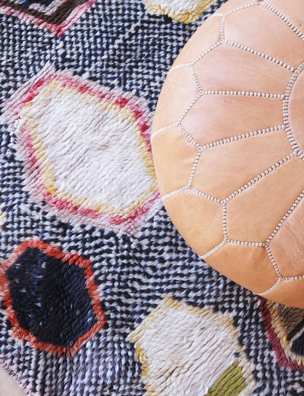 Luxurious Contemporary Mrirt Rug - 292 x 243 cm