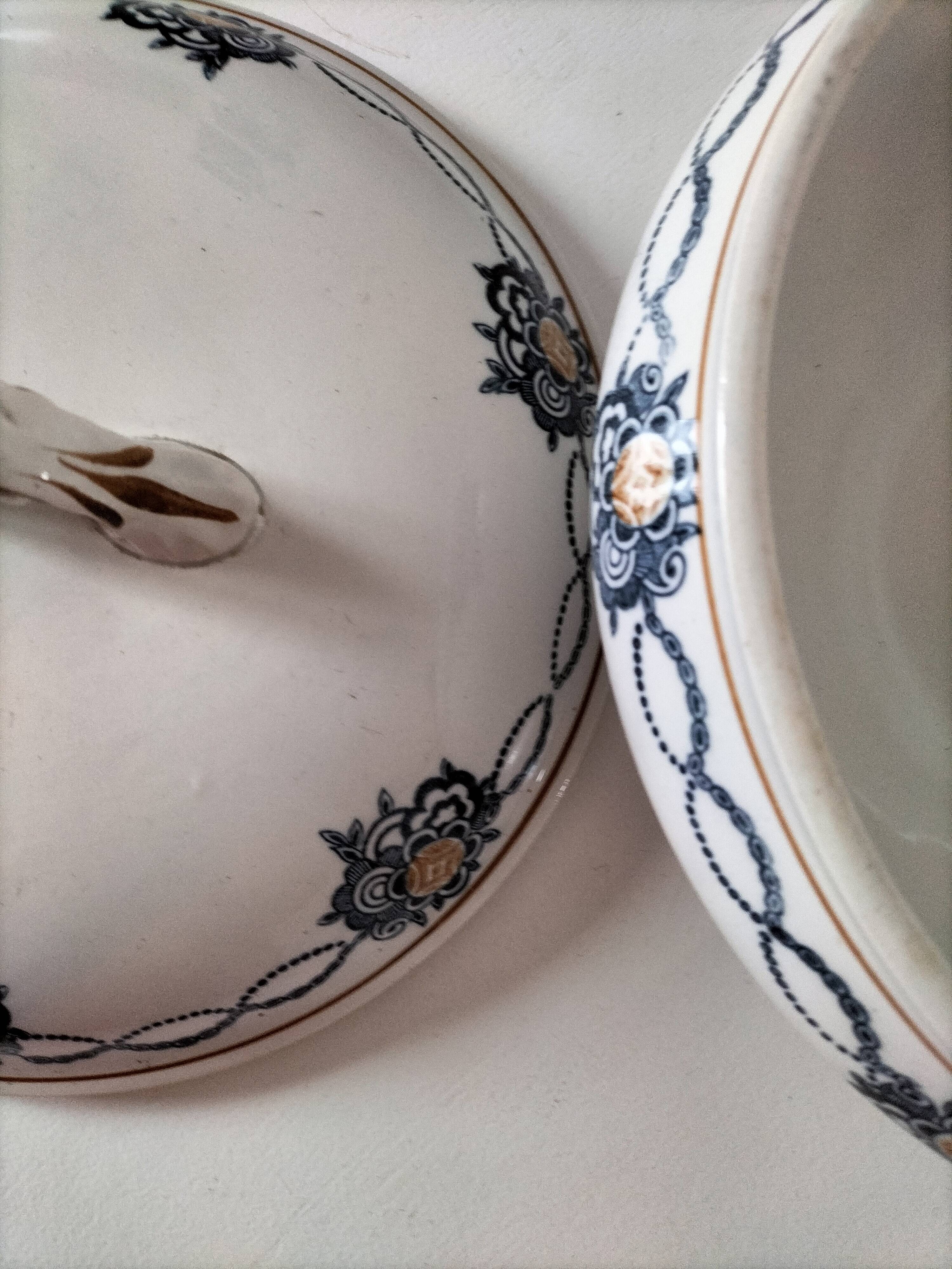 Antique Saint-Amandinoise tureen, blue and ochre decoration 6523, 1900-1920