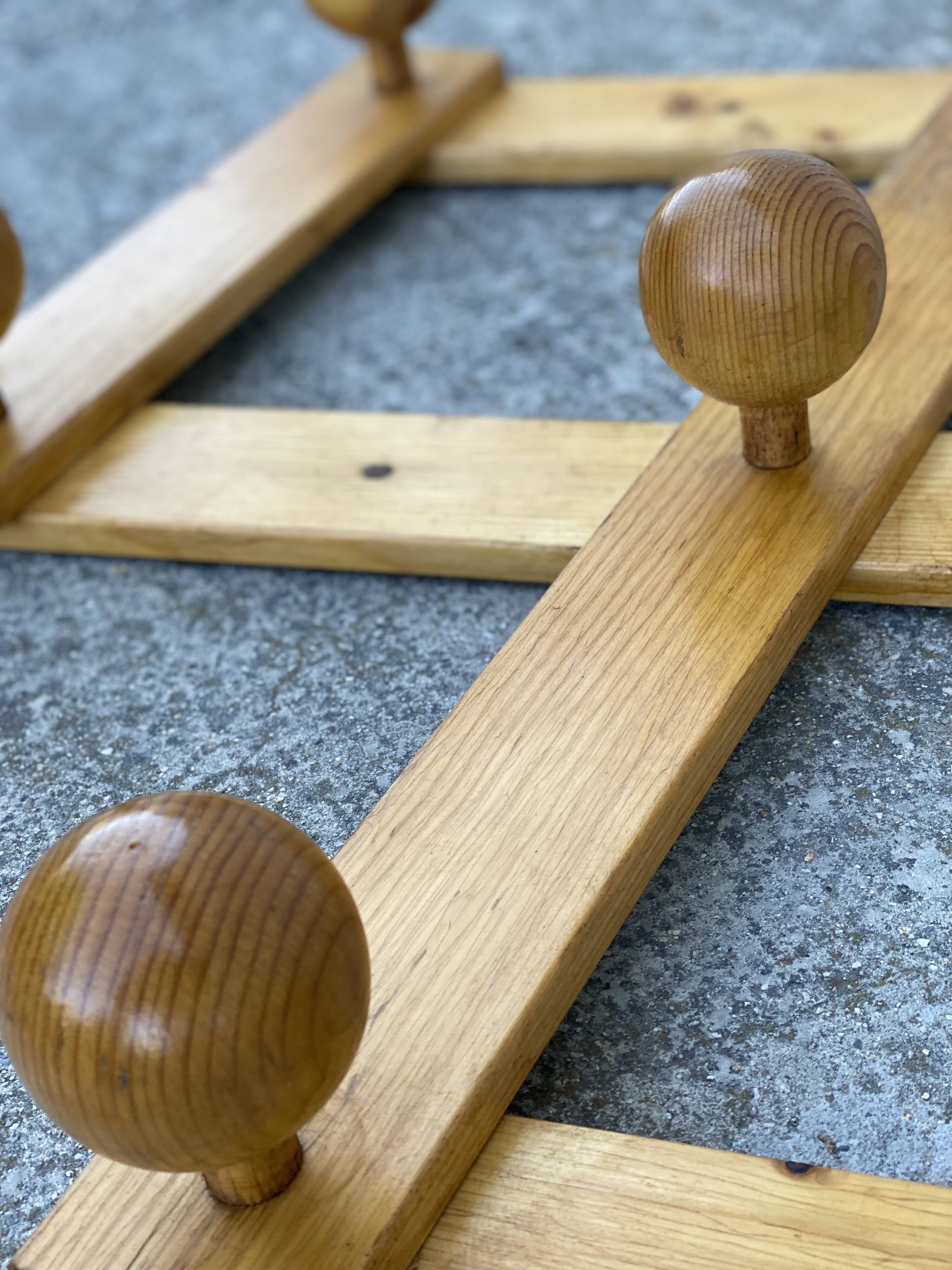 Portemanteau accordéon à grosses boules bois vintage 1980