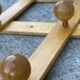 Portemanteau accordéon à grosses boules bois vintage 1980