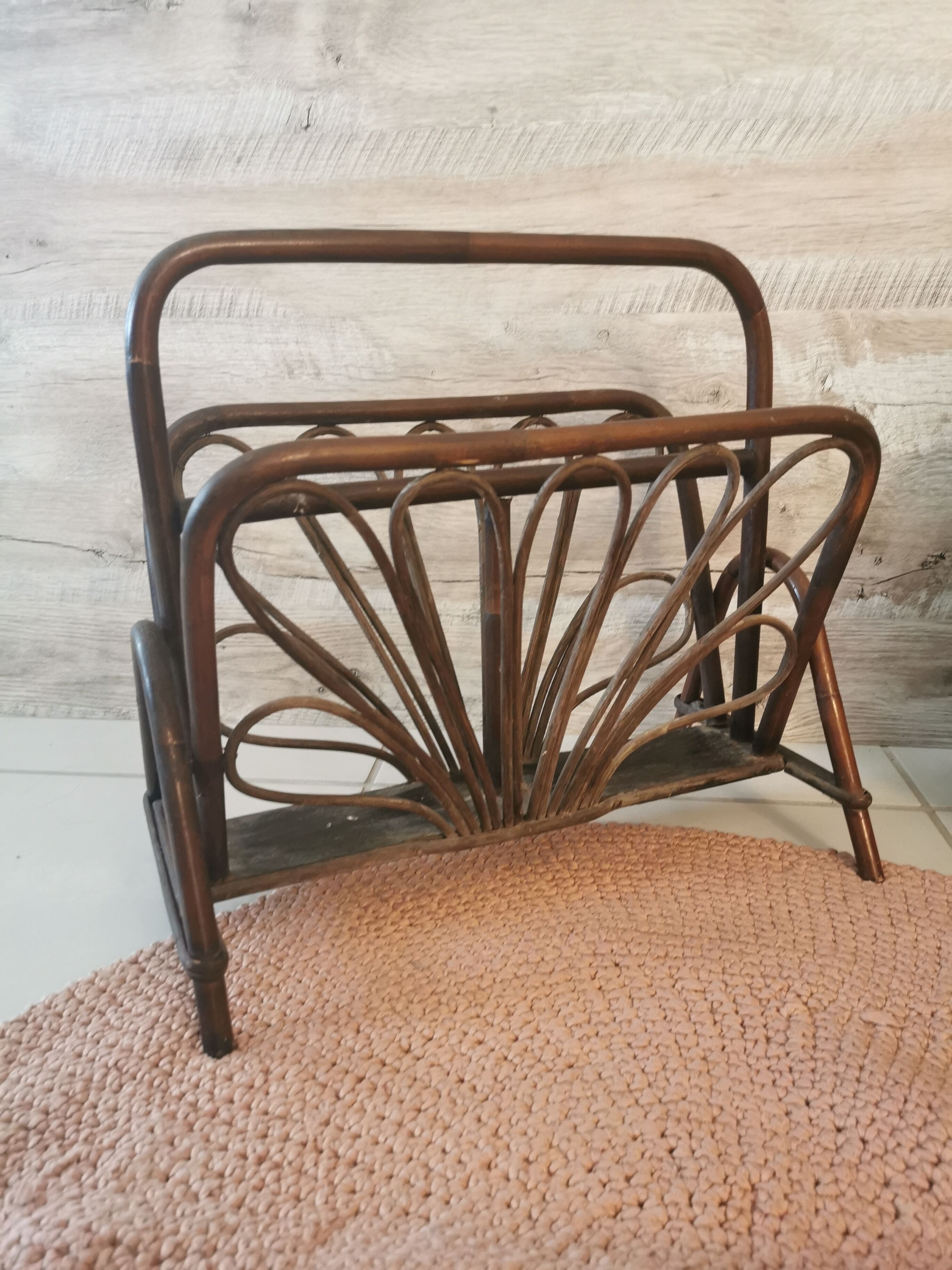 Vintage rattan magazine door