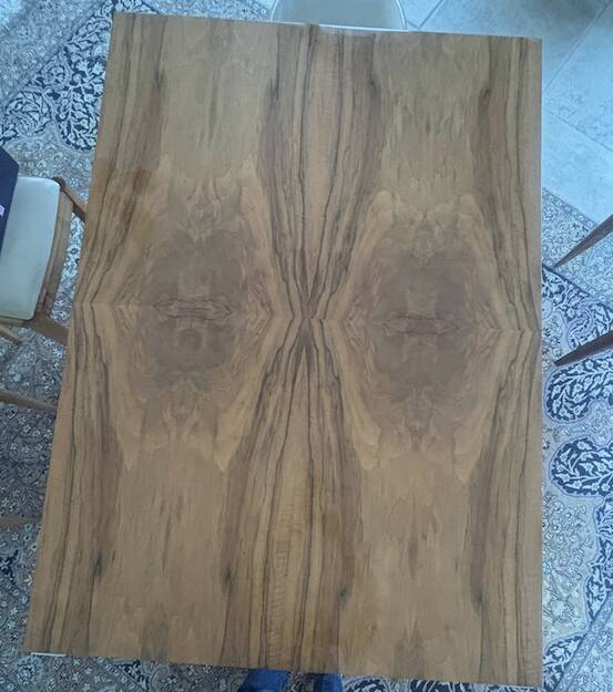 Table Art Déco en loupe d’orme – Années 1930 – Très bel état