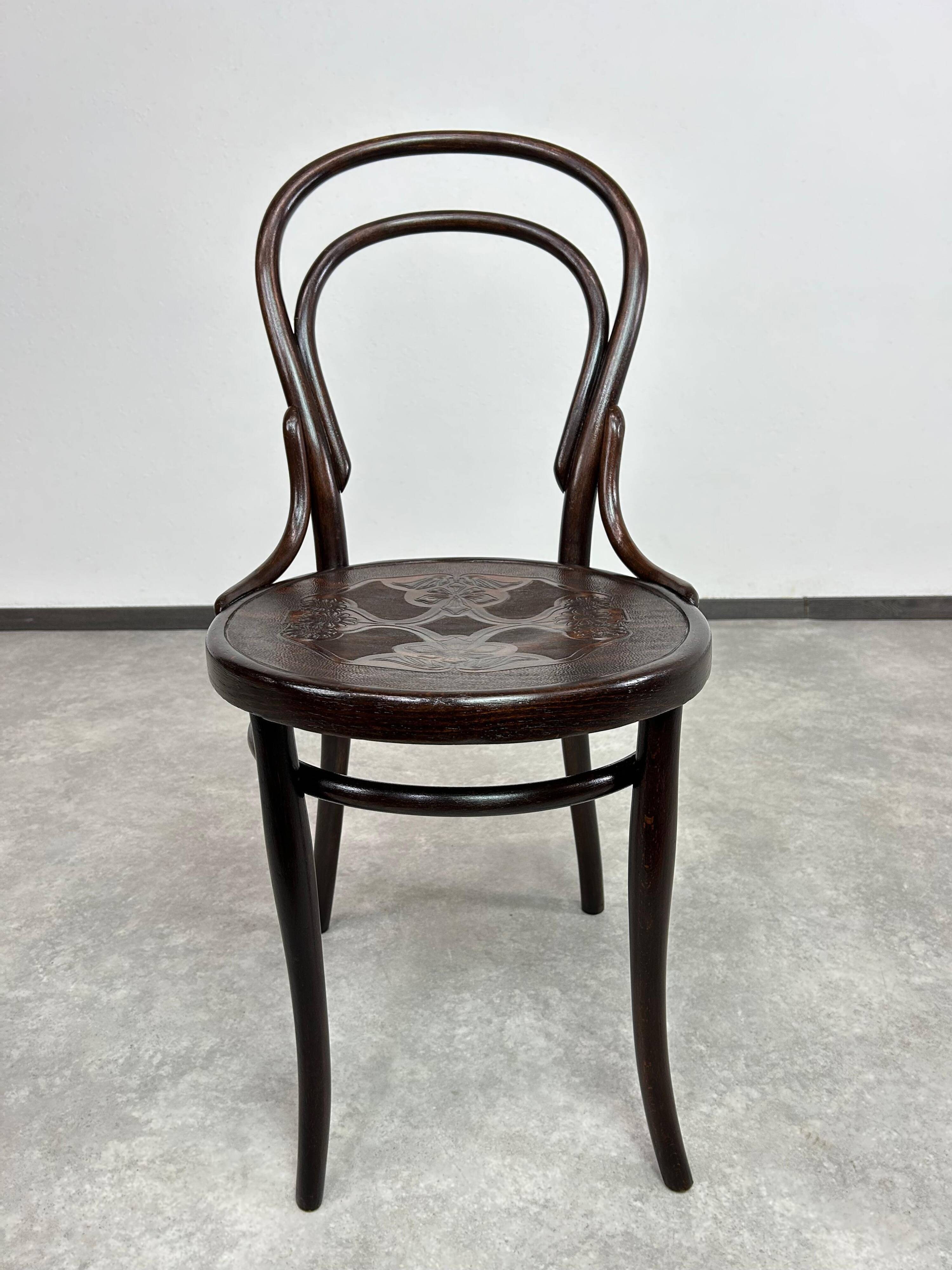 Bentwood dining chair No. 14 by Thonet
