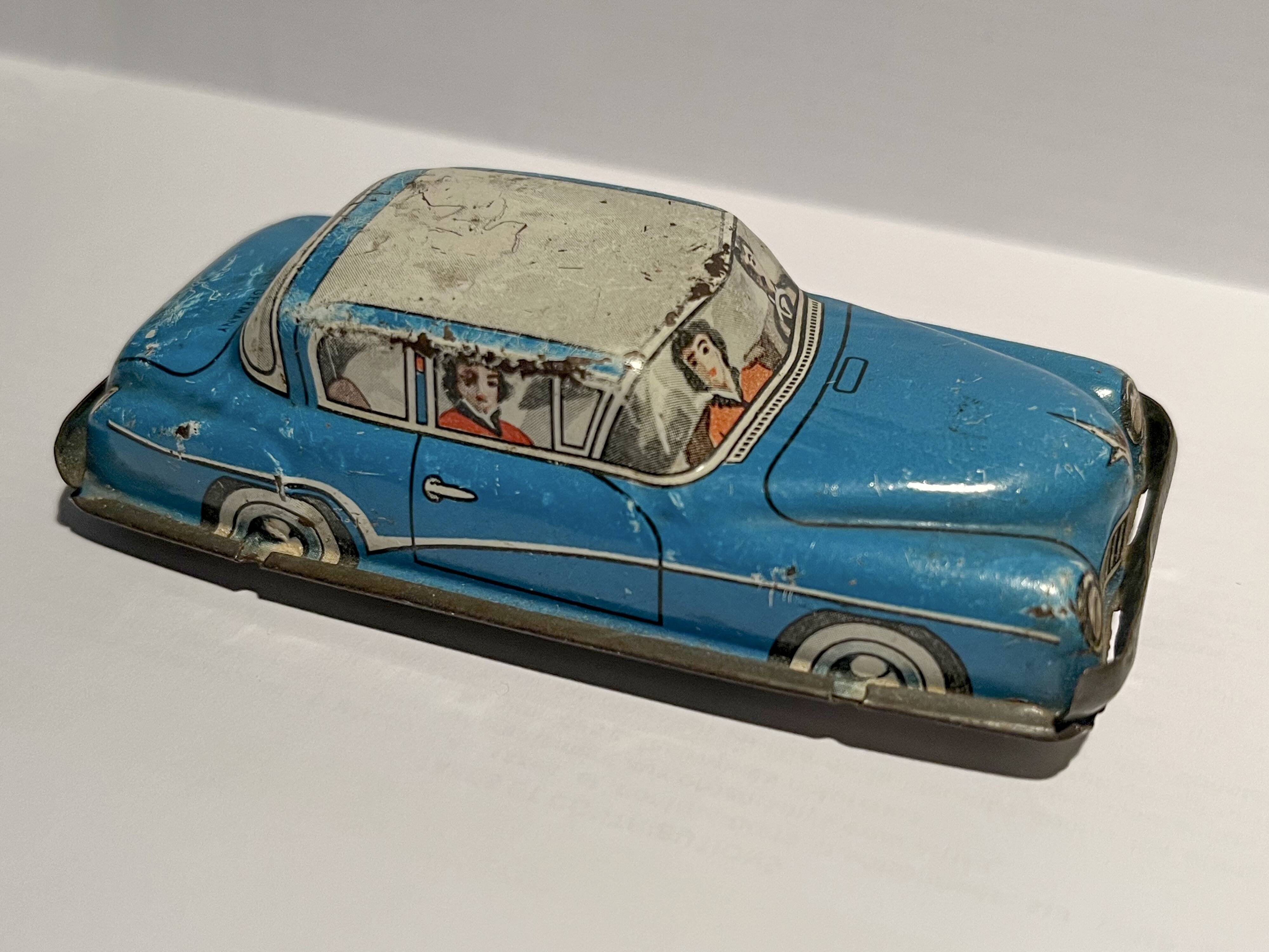 Lot of 4 metal cars, old toys