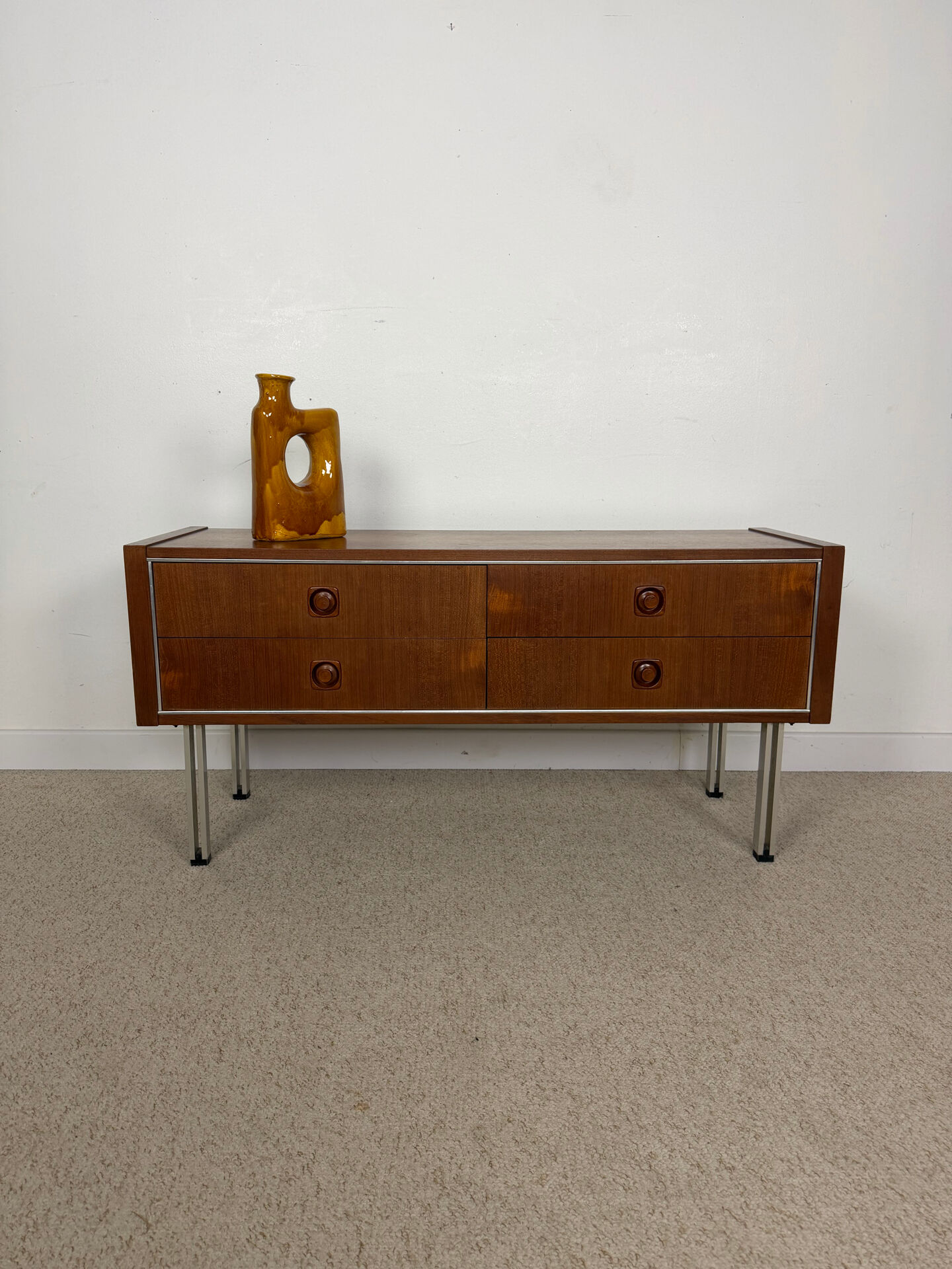 Enfilade basse vintage 4 tiroirs – années 70