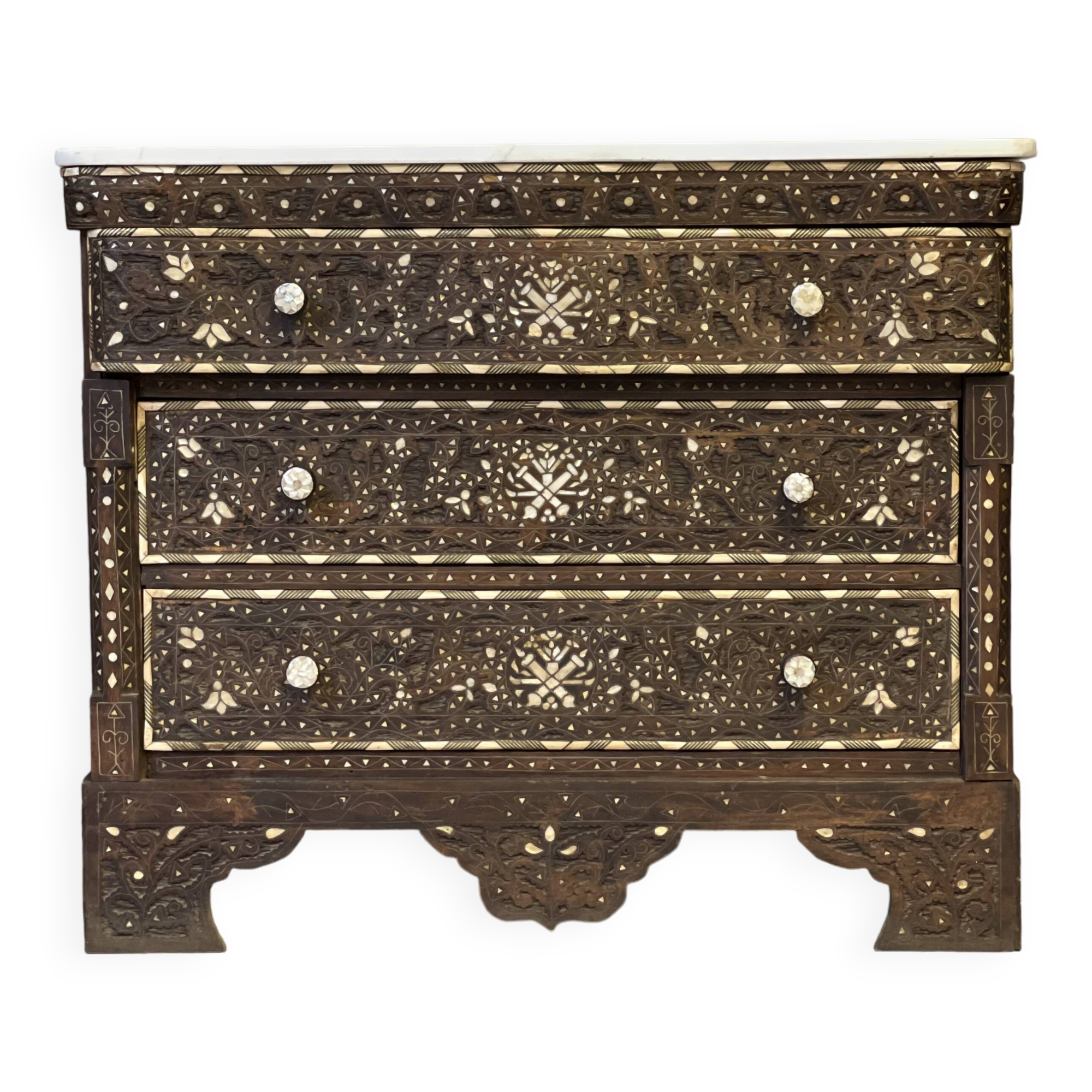 Coffre de mariage syrien avec incrustations de nacre et plateau en marbre, milieu du siècle