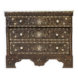 Coffre de mariage syrien avec incrustations de nacre et plateau en marbre, milieu du siècle