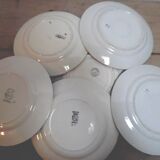 Six assiettes dépareillées en faîence