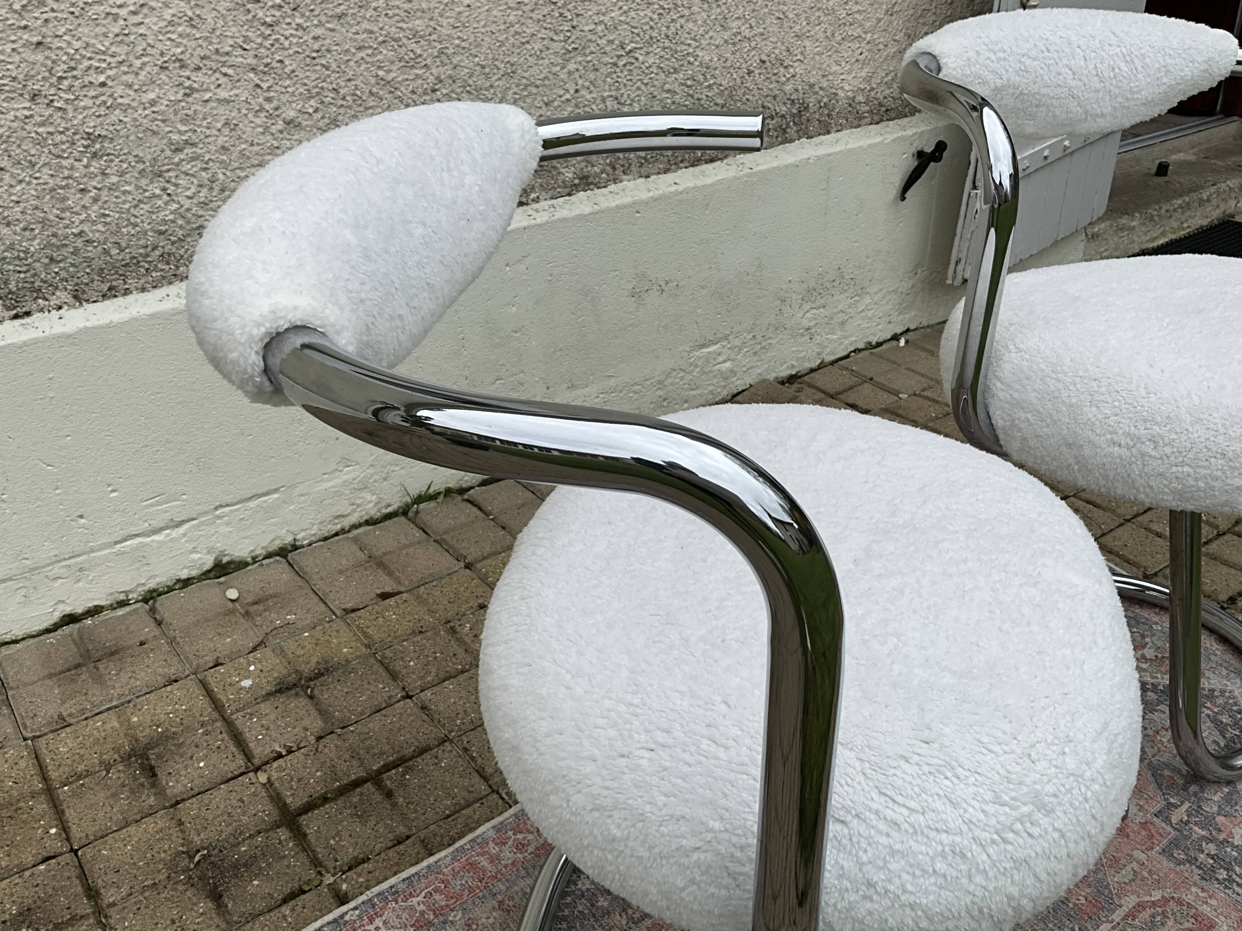 Pair of cobra chair by Giotto  Stoppino