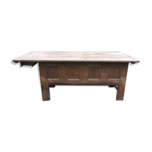 table de ferme avec coffre