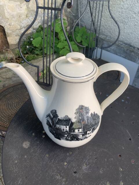 Coffee service, in earthenware with country motif, Boch La Louvière Belgium