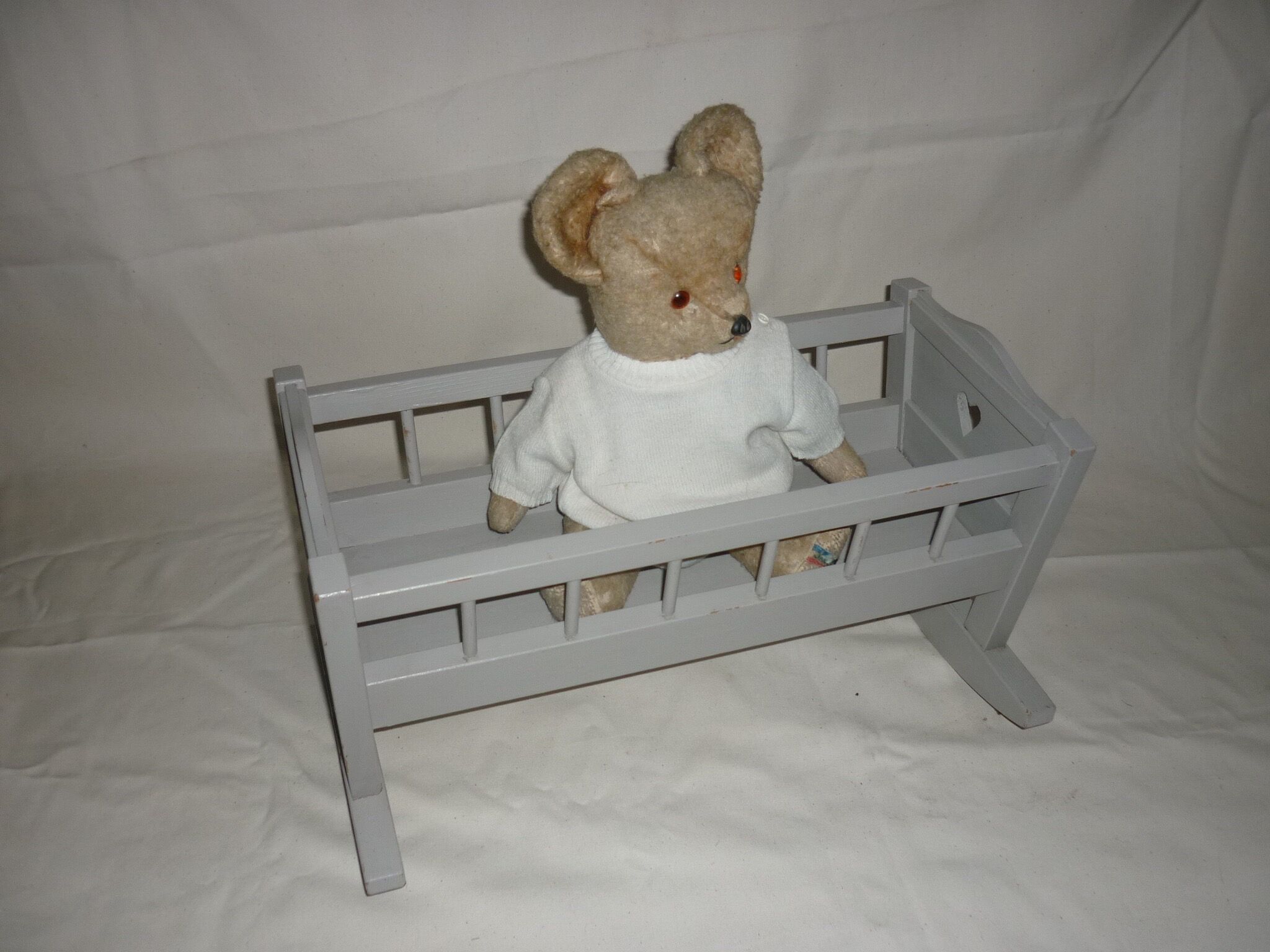 Rocking doll bed
