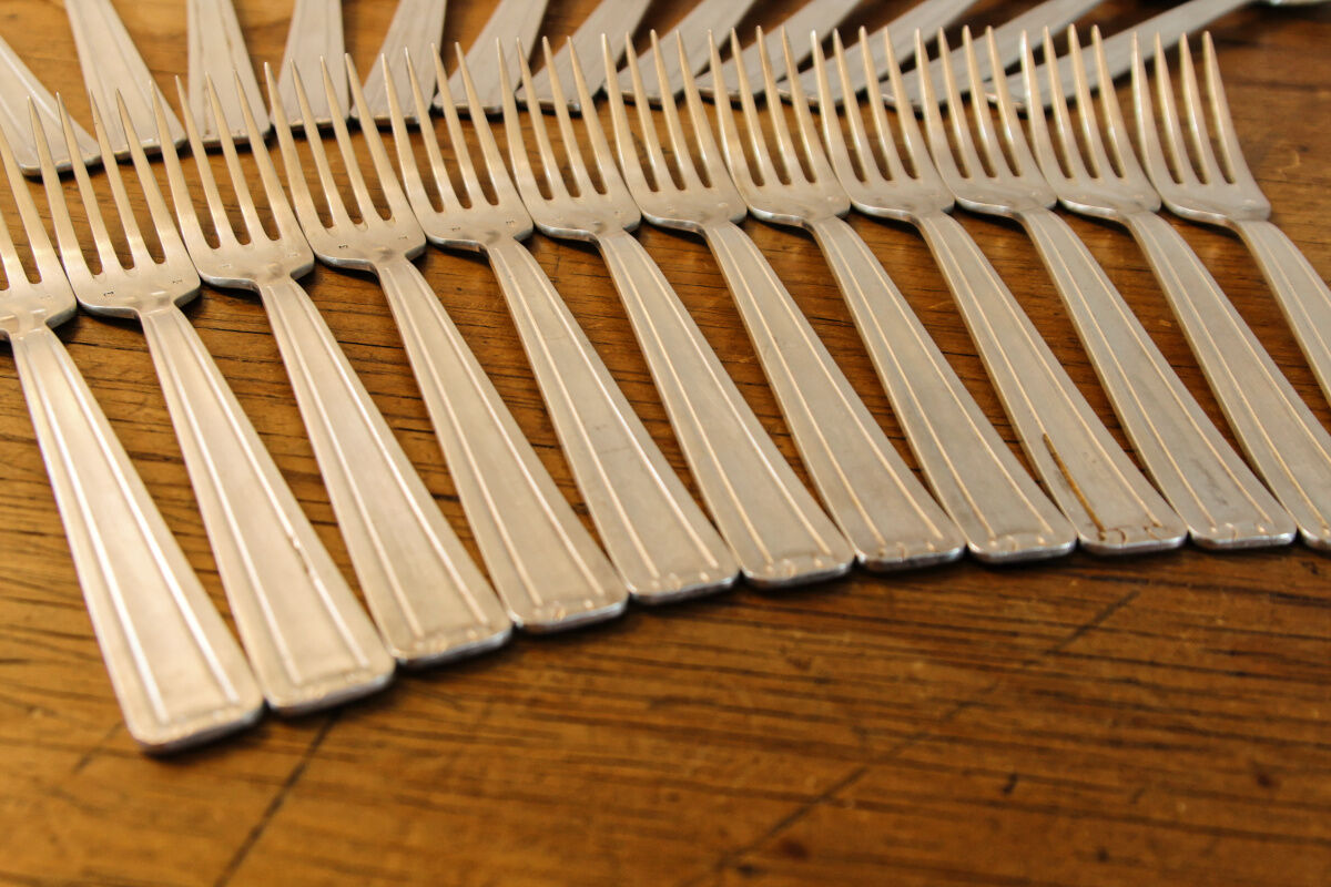 Art Deco cuttlery in silver metal