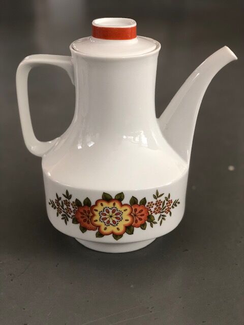 Seventies porcelain tea or coffee set