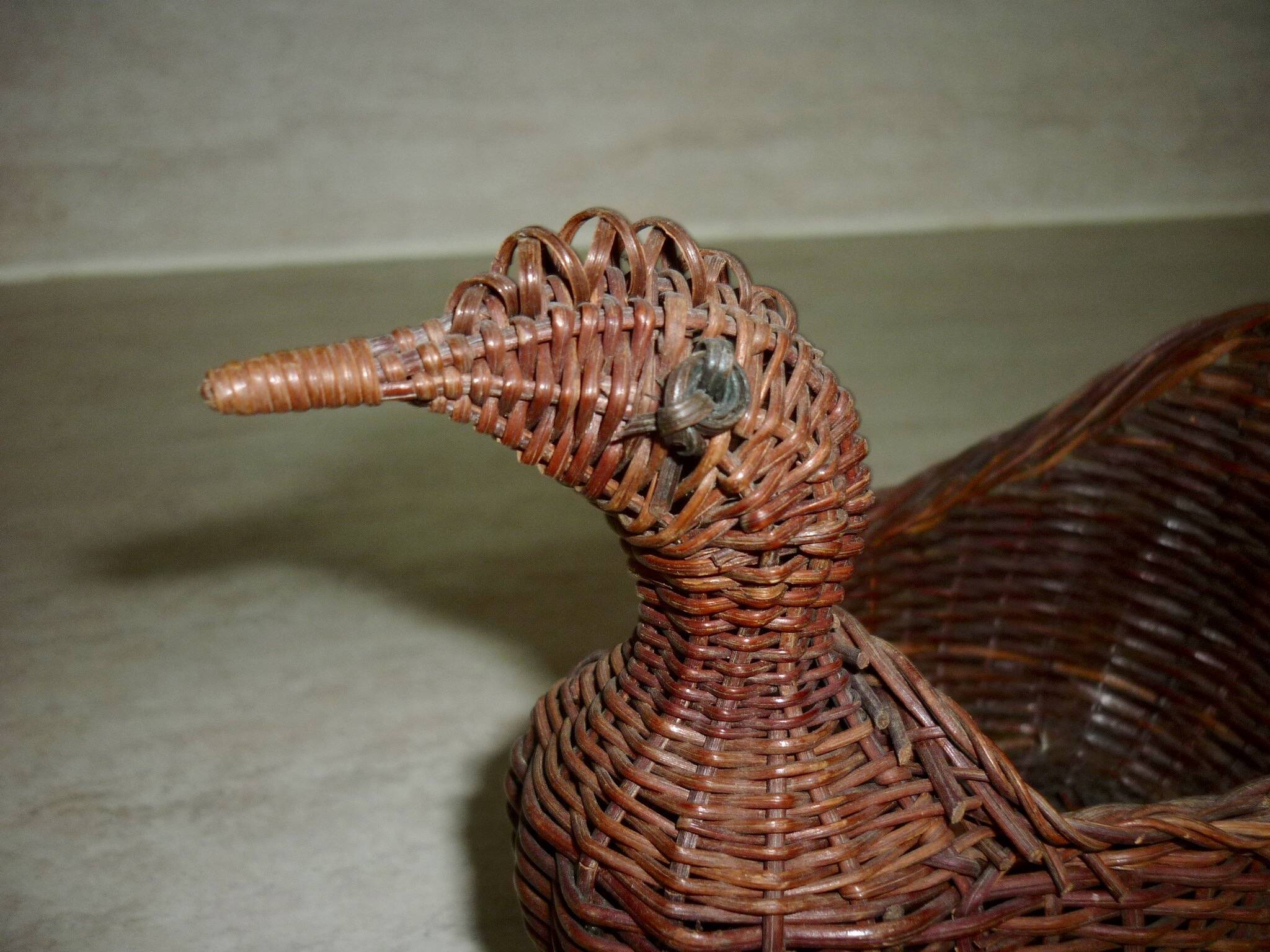 Woven wicker hen
