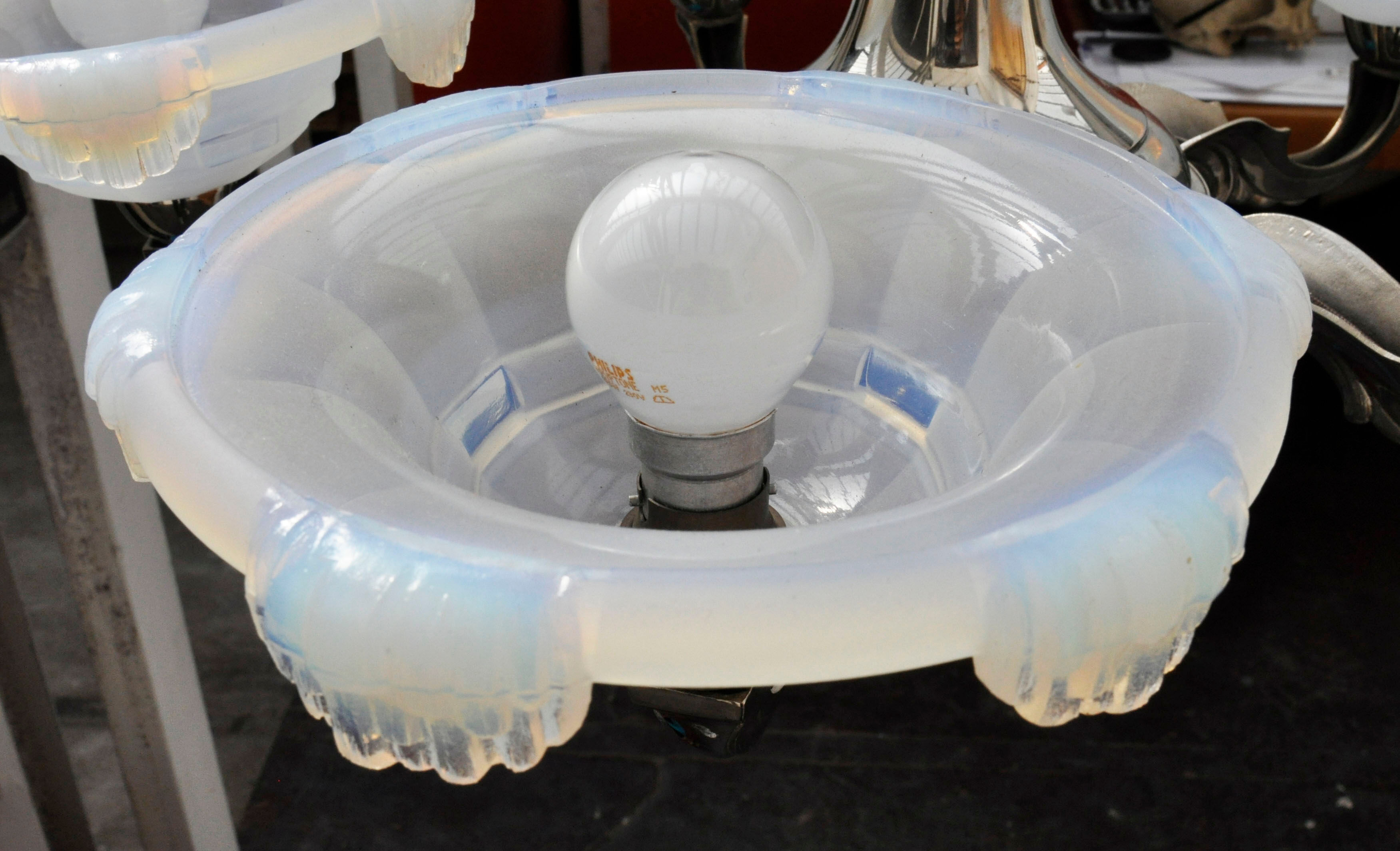 Opalescent chandelier in chrome metal