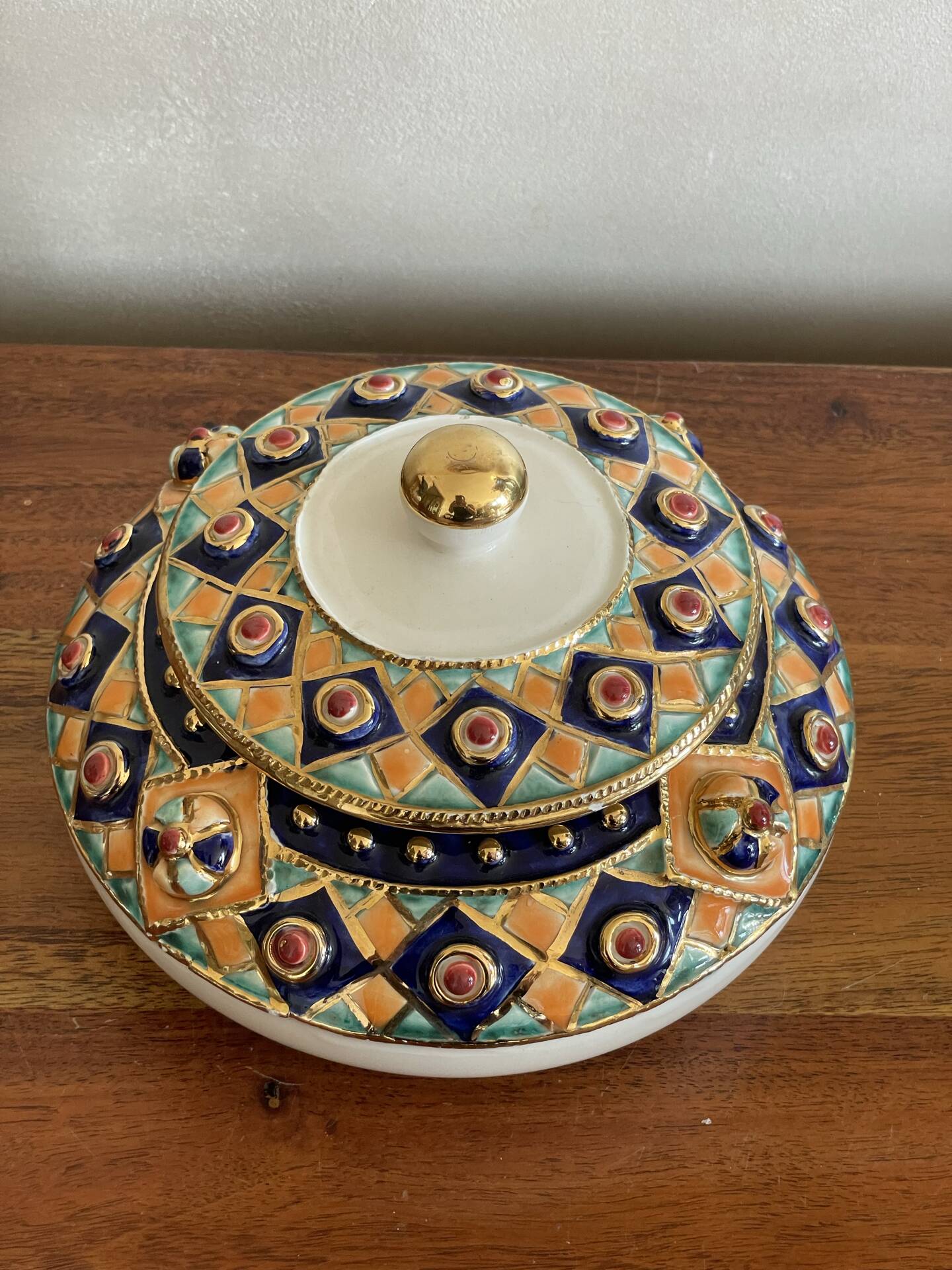 Ceramic bonbonnière