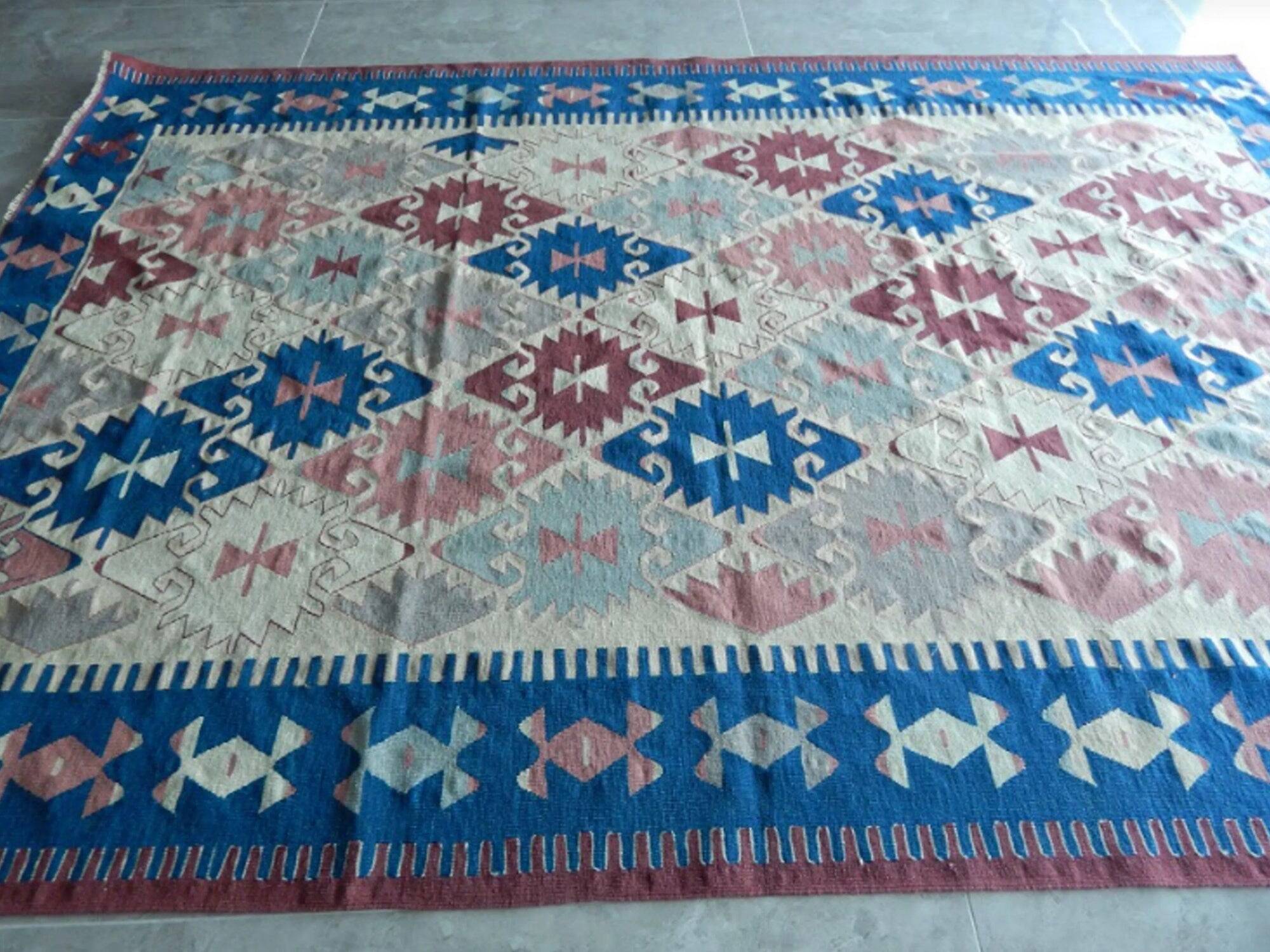 Vintage Turkish kilim, handwoven, 200x295 cm.
