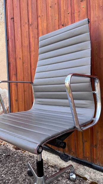 Vitra Charles & Ray Eames office chair