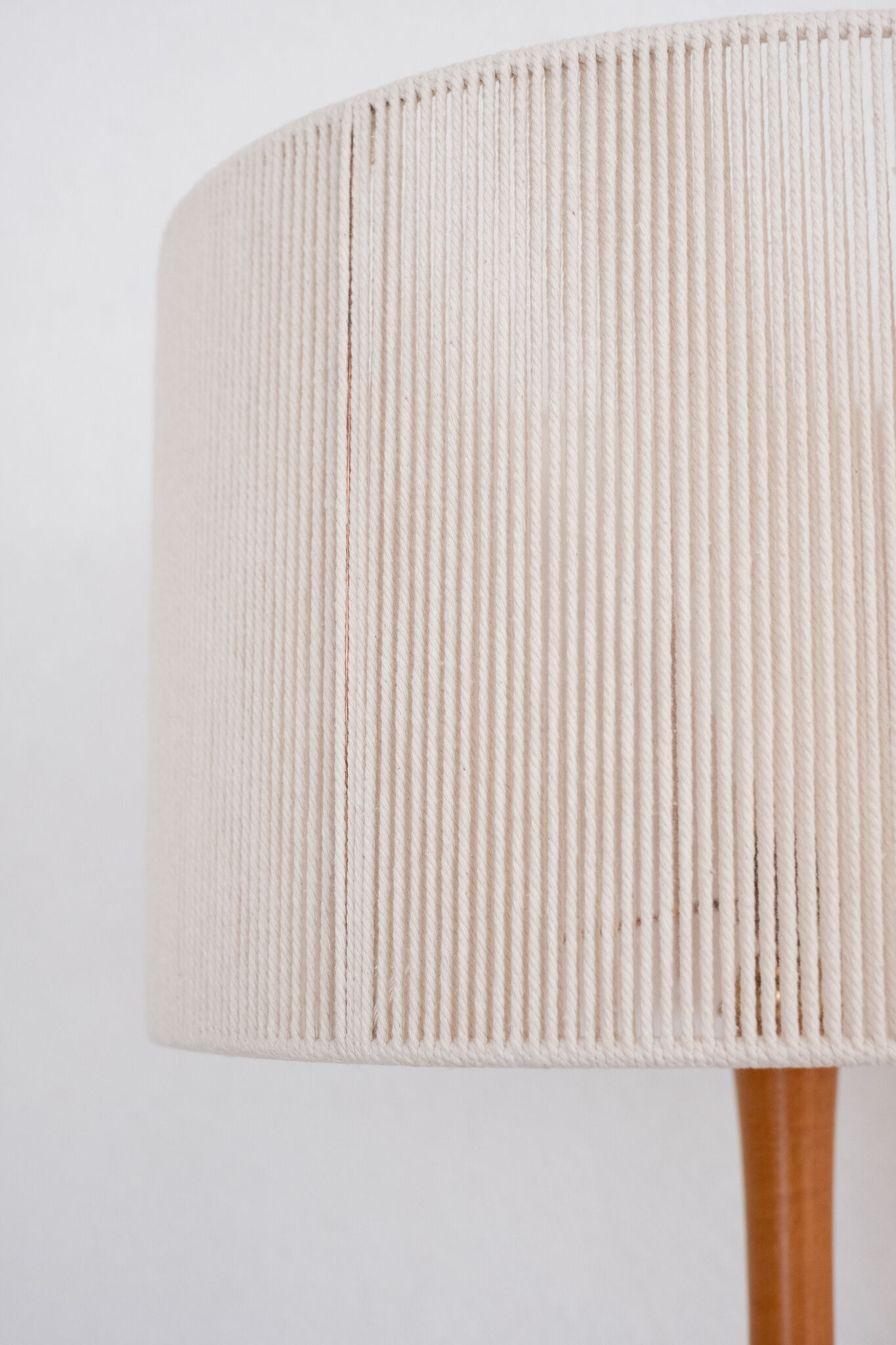 Wooden floor lamp with cotton rope shade