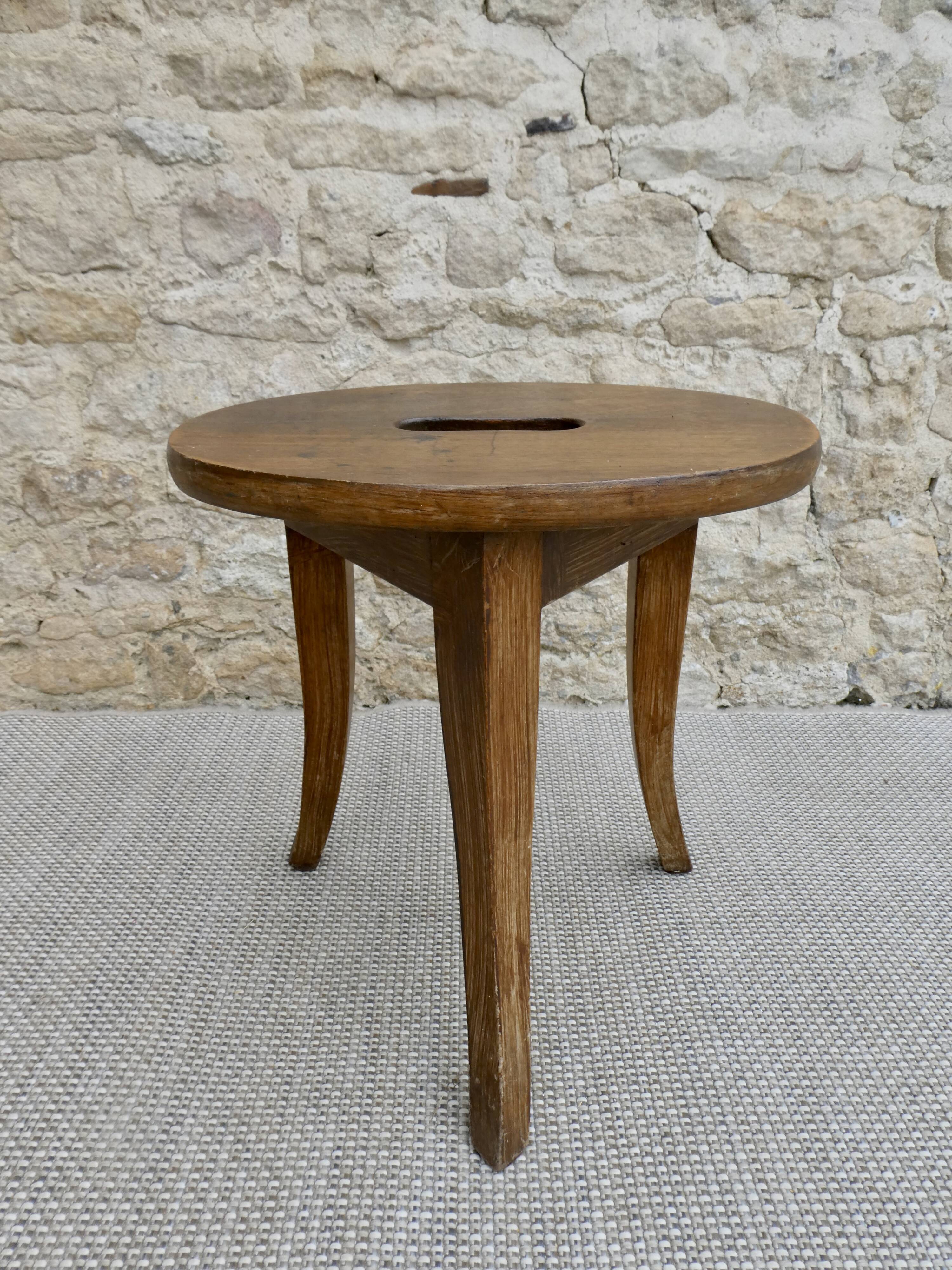 Wooden tripod stool, handle