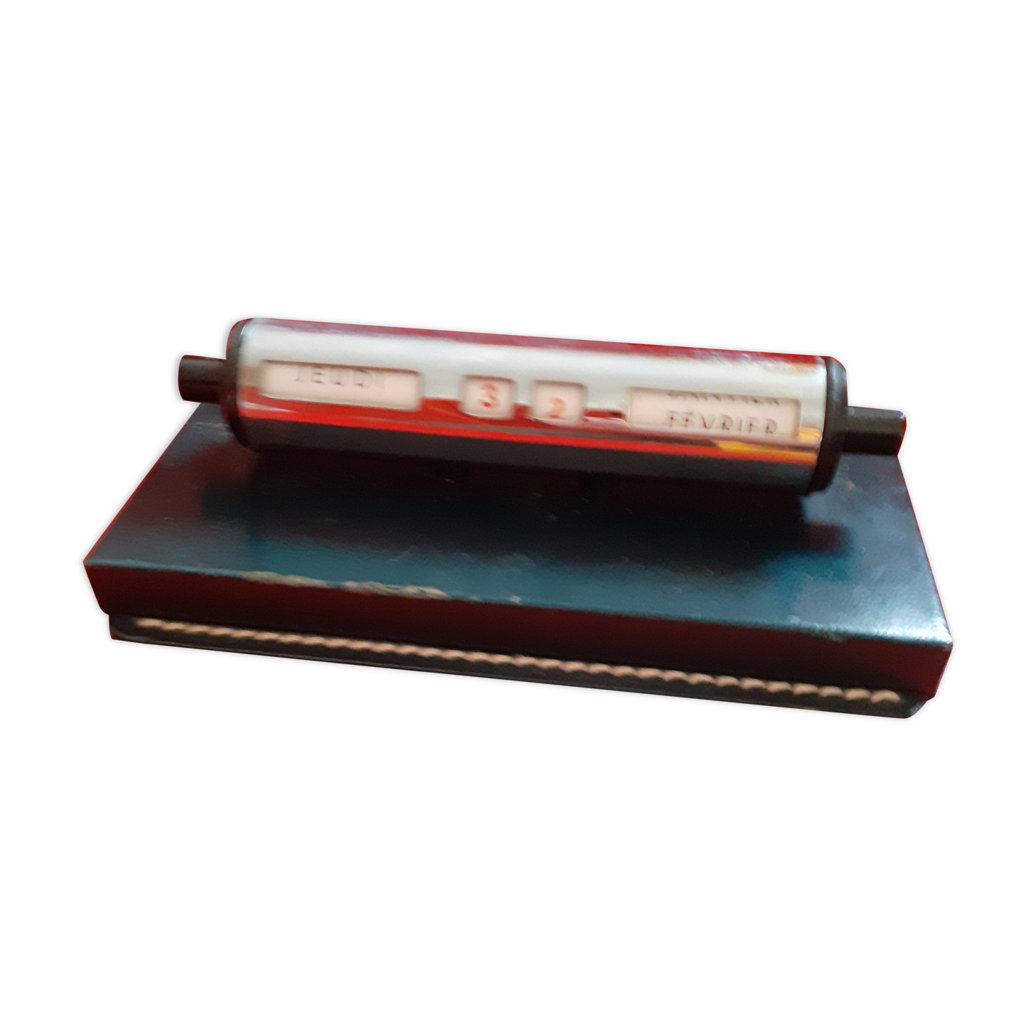 Eternal calendar to ask. In black leather.