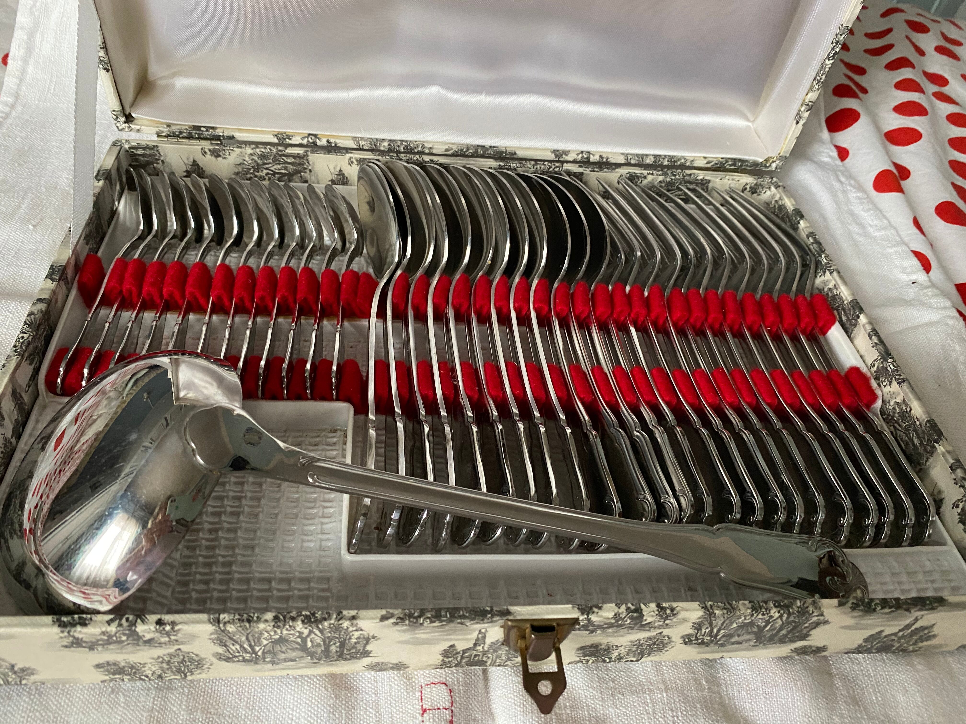 Complete stainless steel housewife