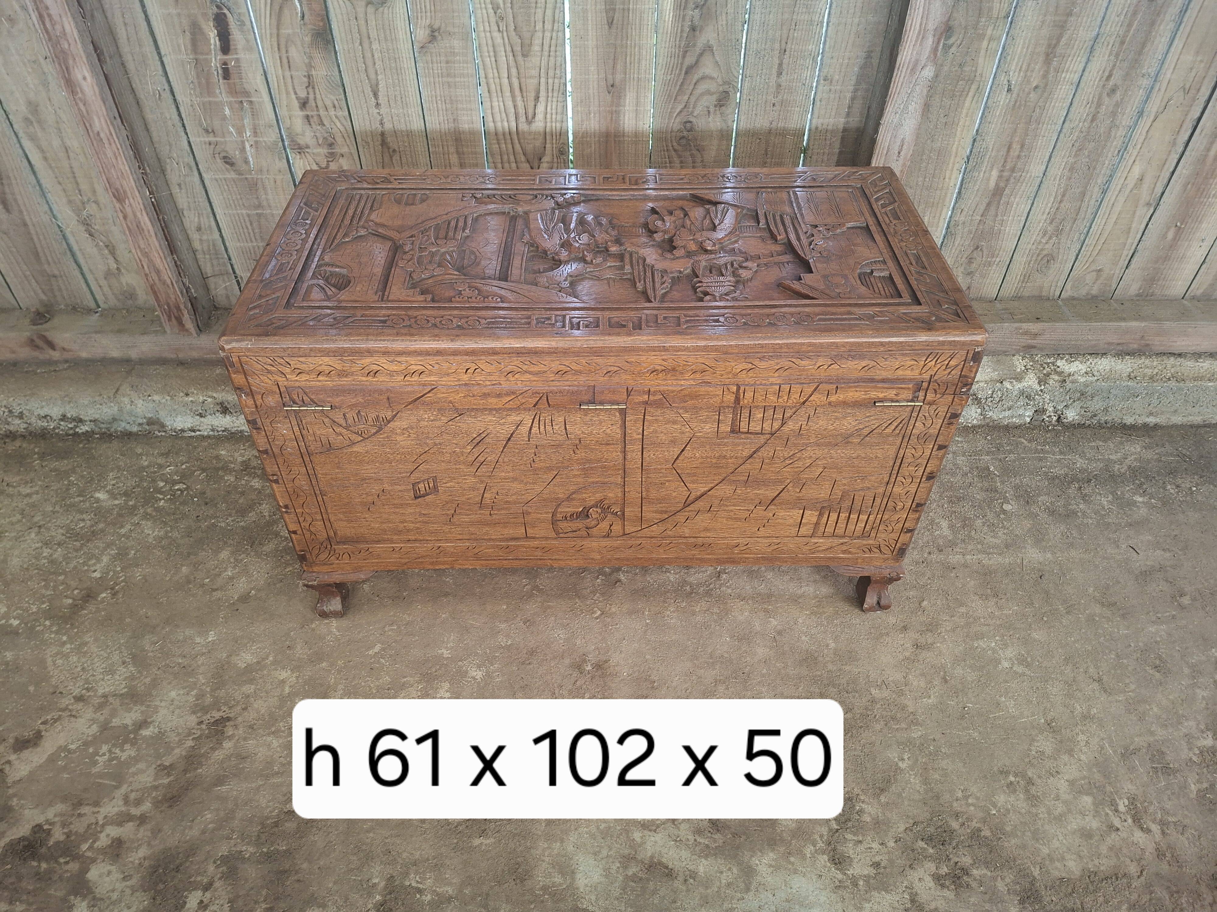 Asian chest from the 20th century made of camphor wood (omb)