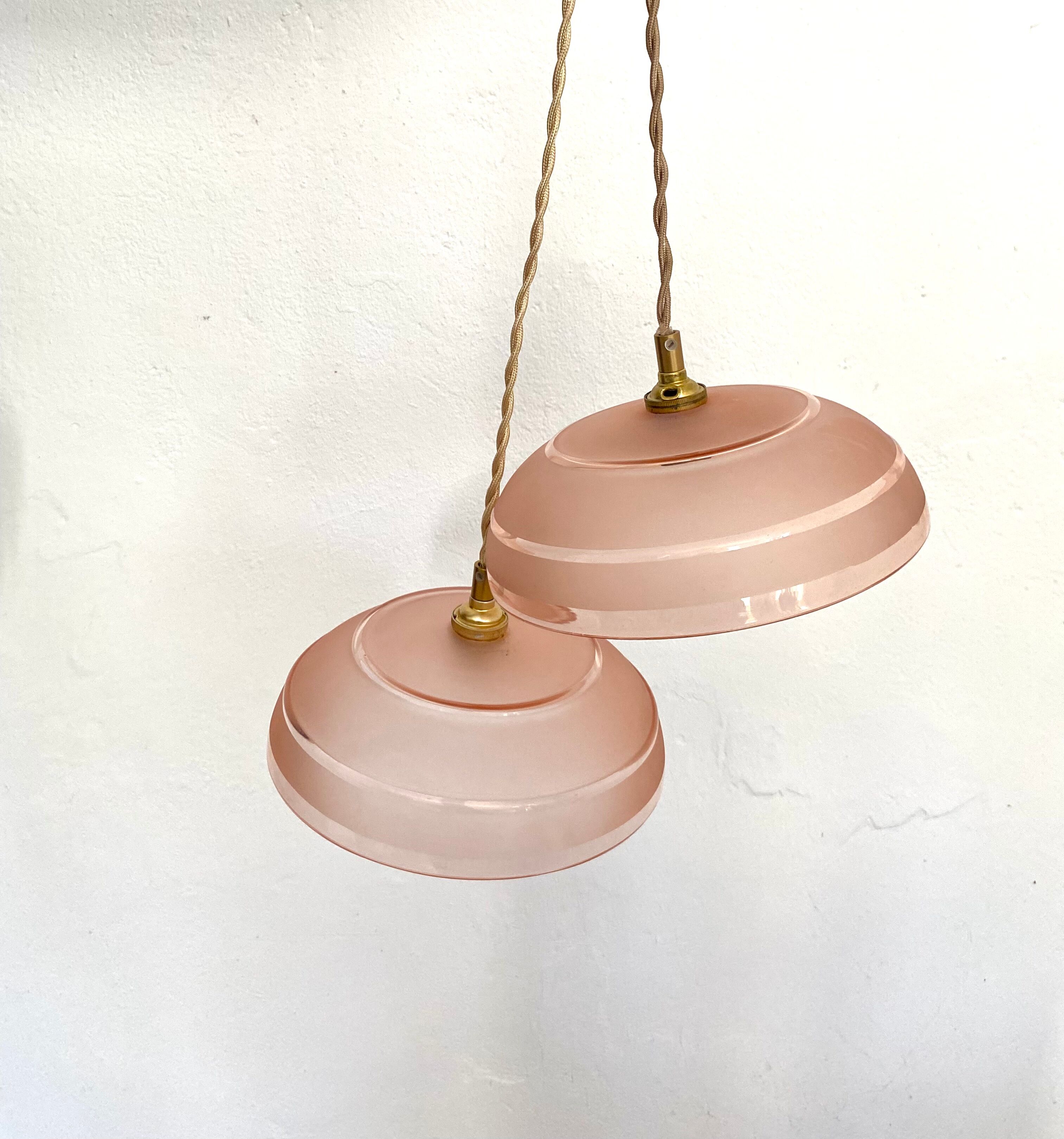Pink glass suspension, fabric cable, ceramic rosette