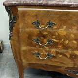 Curved and inlaid chest of drawers, Louis XV style, late 19th-early 20th century