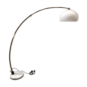 lampadaire arc doré