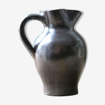 Sandstone pitcher