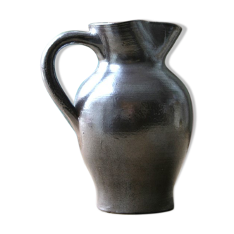 Sandstone pitcher