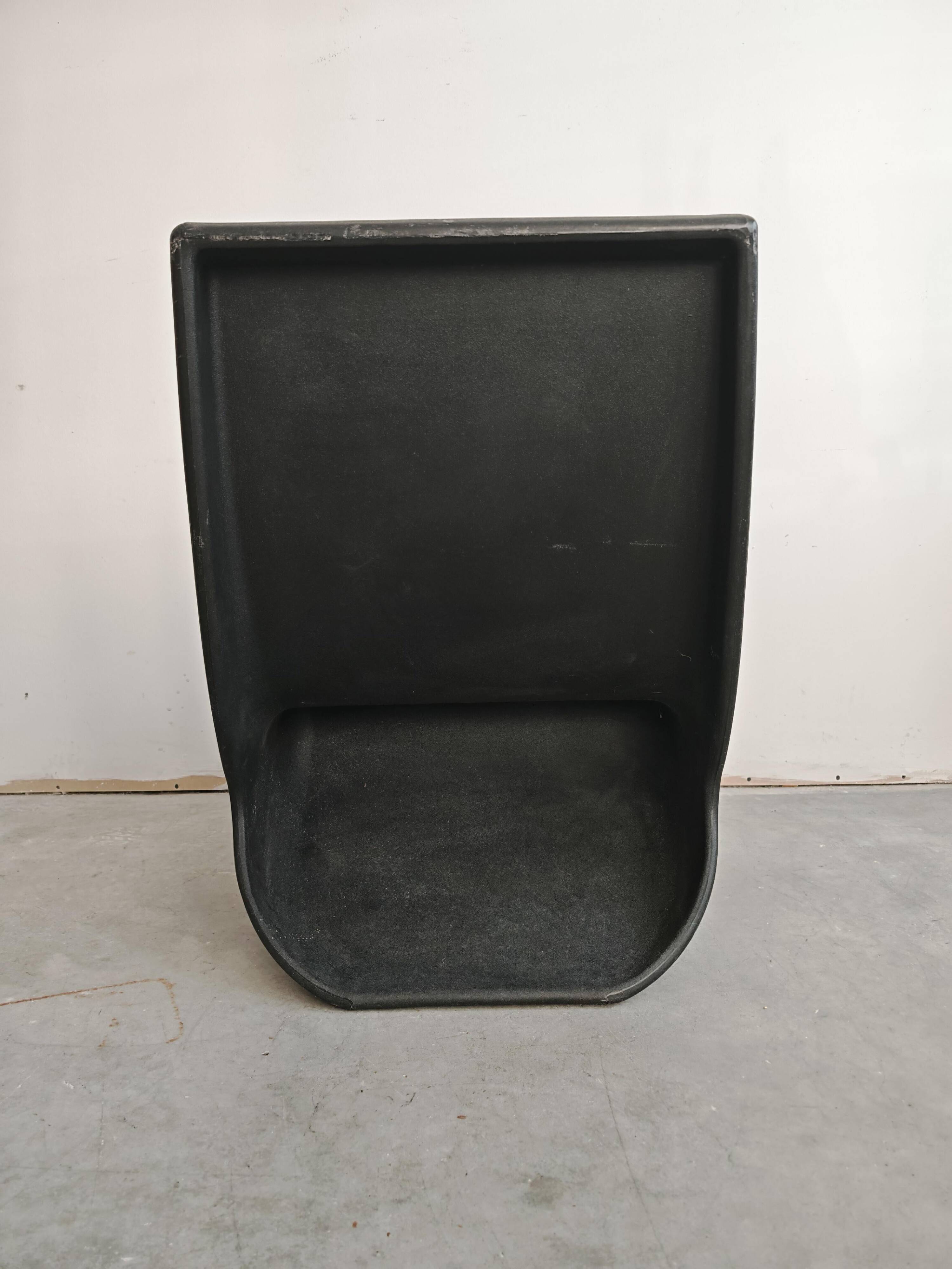 Fauteuil lounge postmoderne Fish chair Satyendra Pakhalé Cappellini