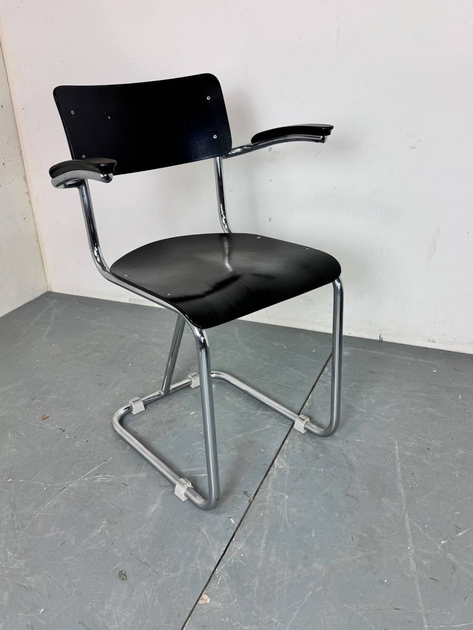 Vintage Bauhaus Tubular Chromed Steel Cantilever Chair, 1930s