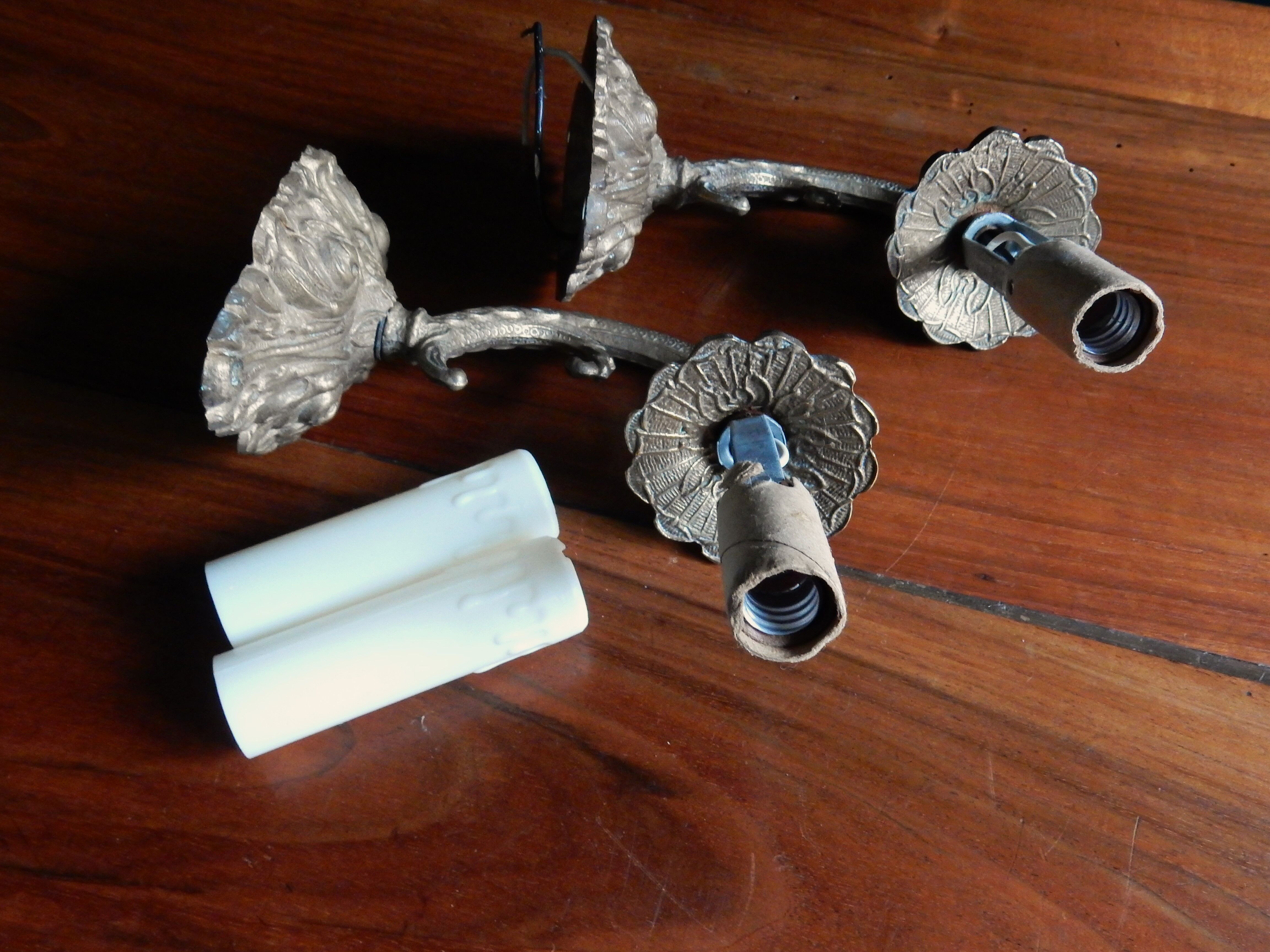 Set of 2 bronze wall chandeliers 1 fire