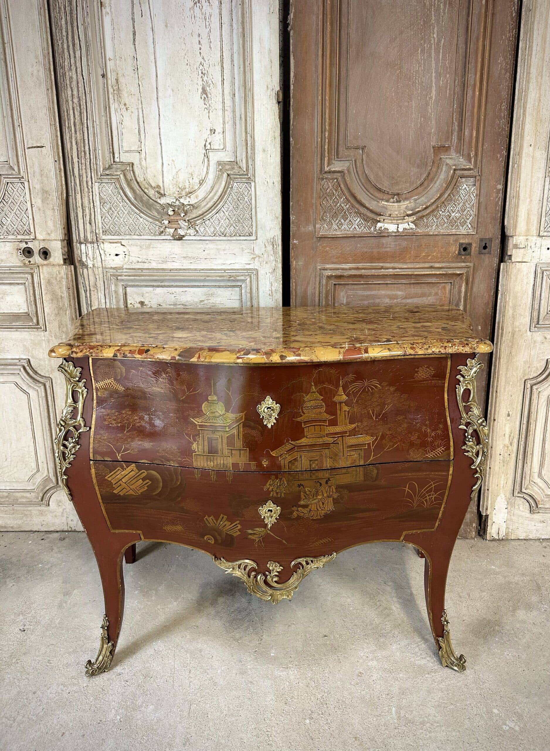 Louis XV style commode in red lacquer from the 1900s.