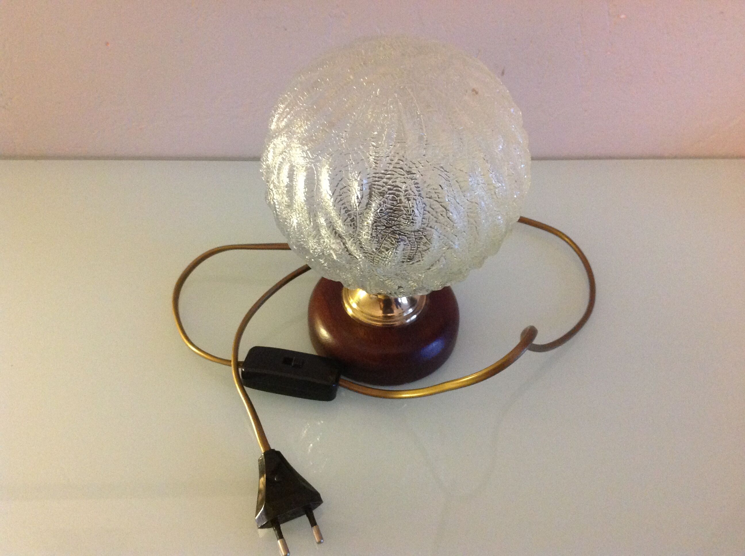 Structured glass bedside lamp and wooden foot / vintage 60s-70s