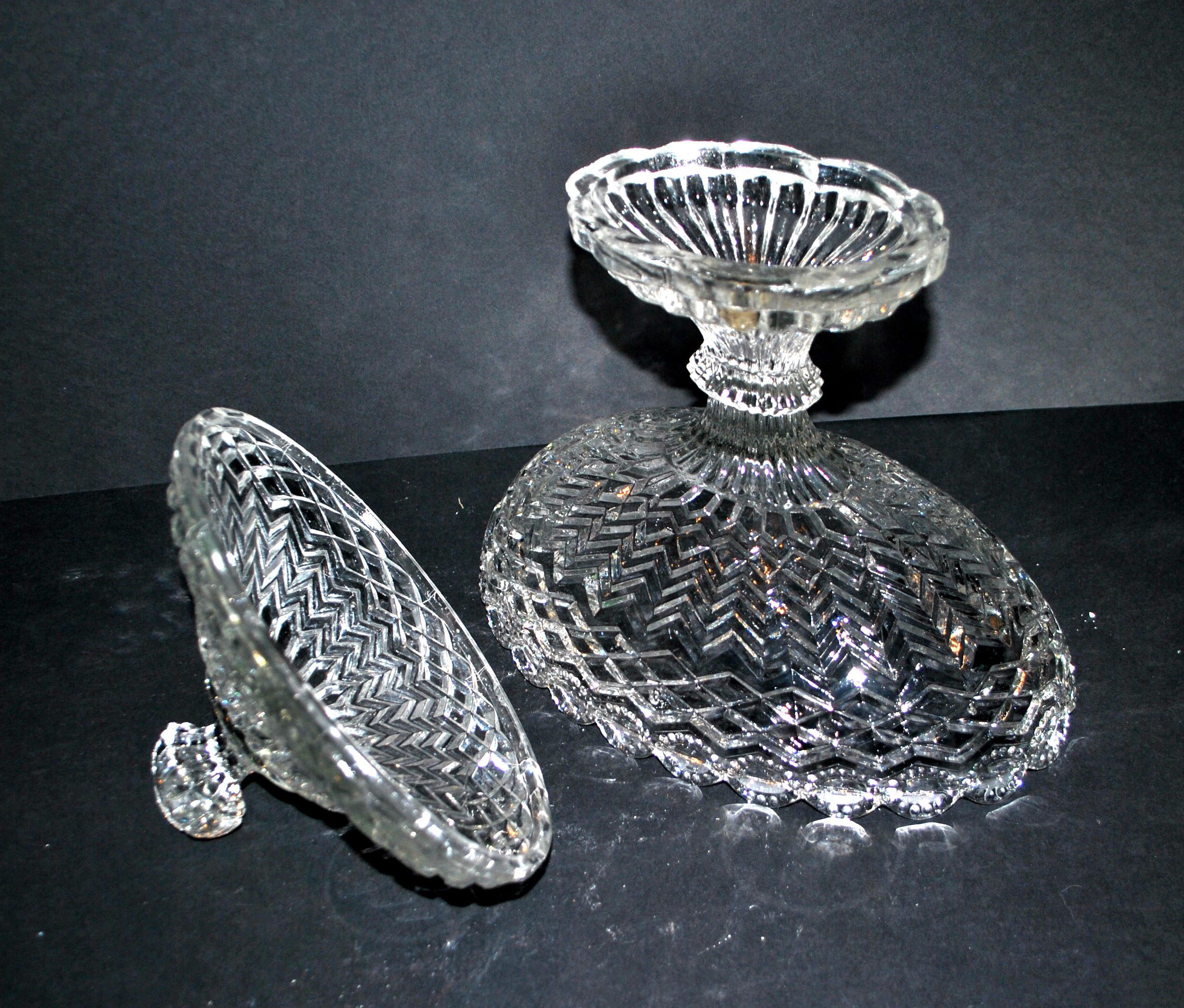 Large oval bonbonnière/dragee dish in molded crystal with diamond and pearl decoration, circa 1900