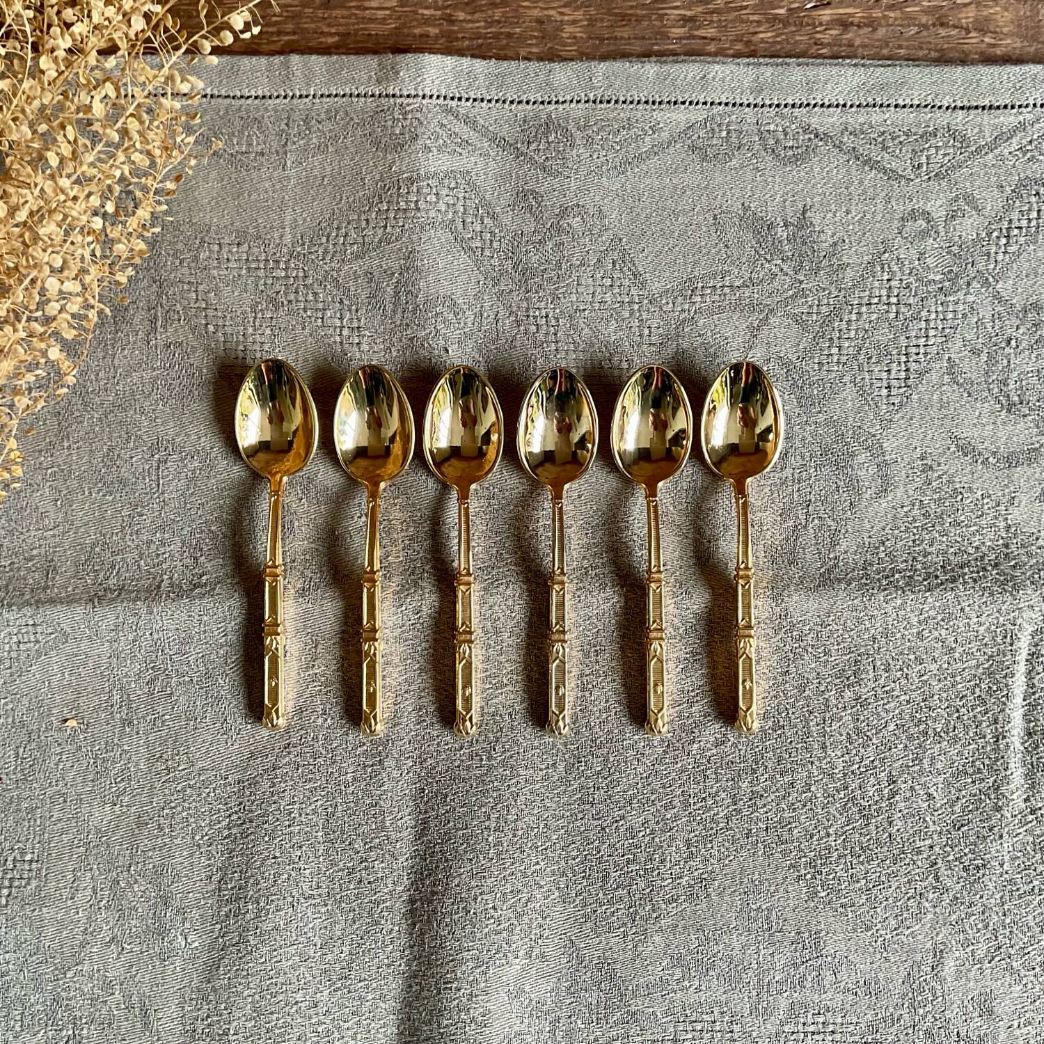 6 small gold-plated mocha spoons