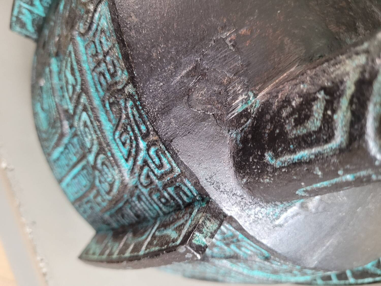 Engraved metal tripod ice bucket