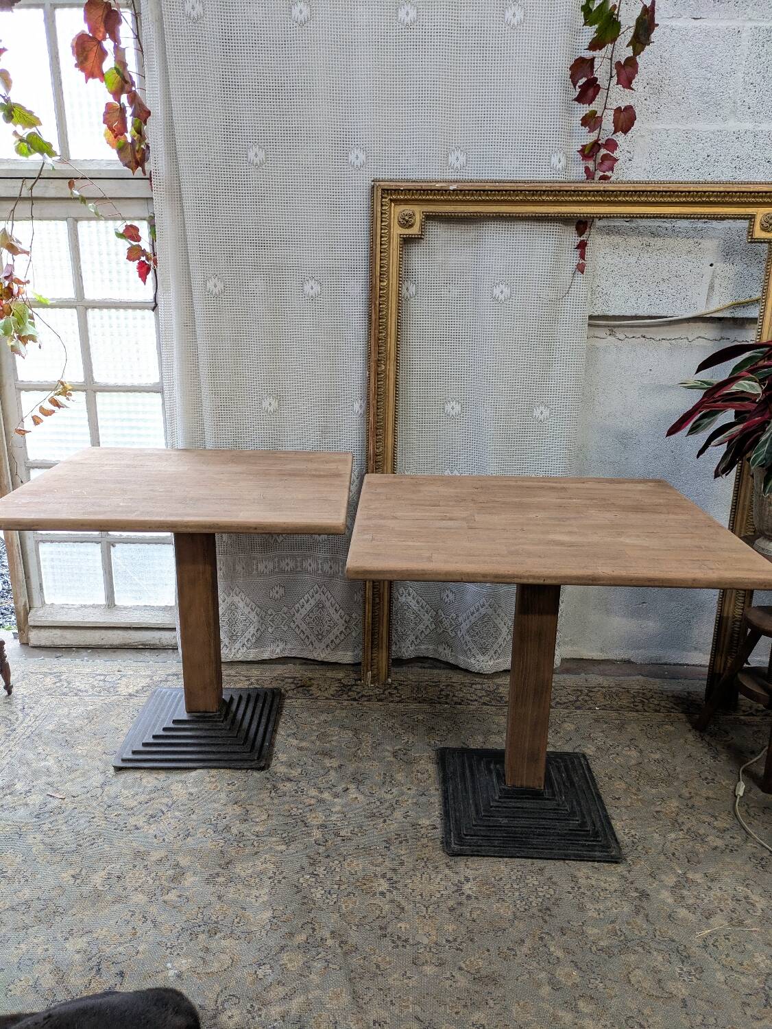 Bistro table in wood and metal