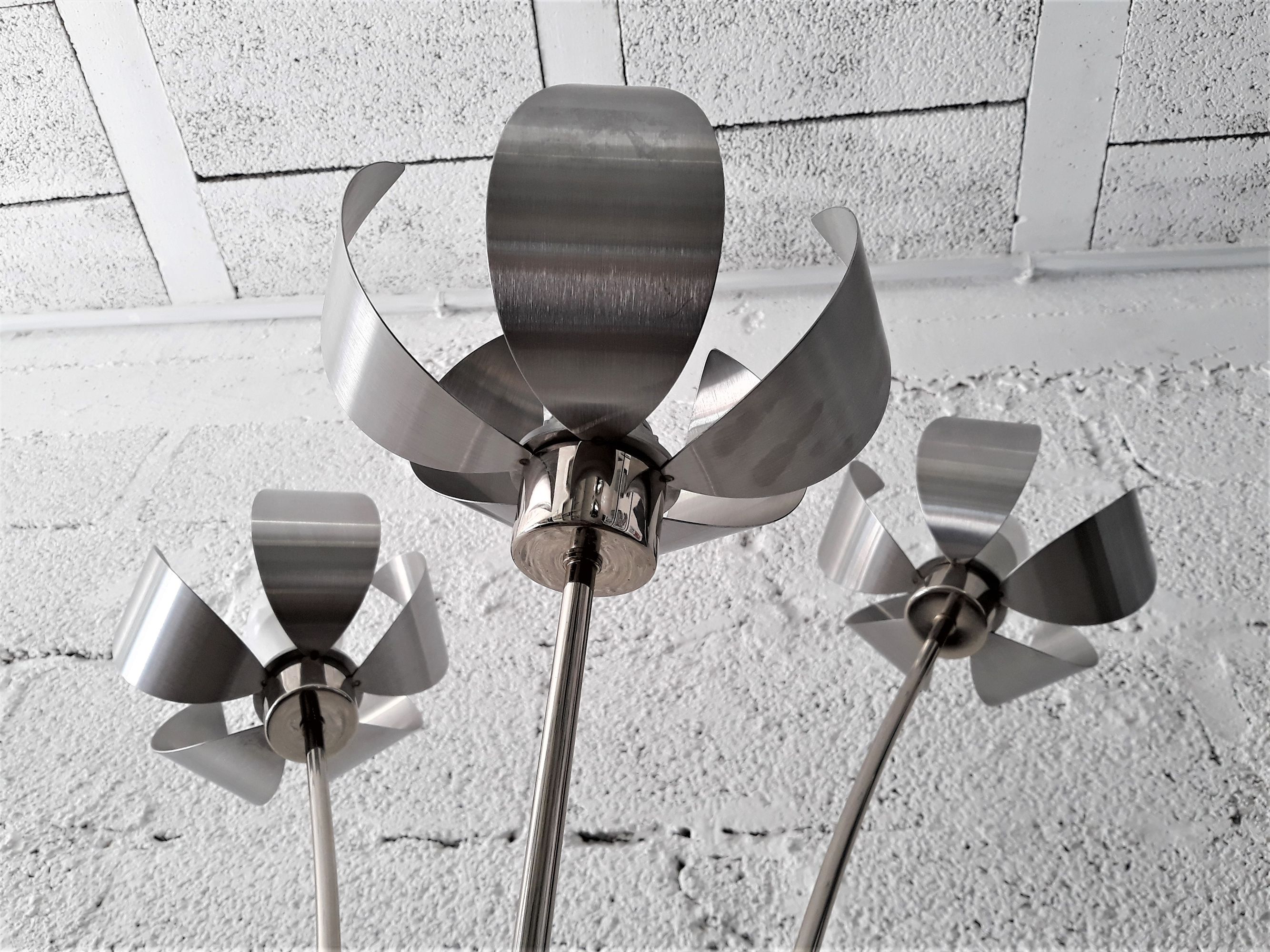 Large lamp on foot / Lamplamp flowers stainless and chrome / Vintage 1960 - 1970
