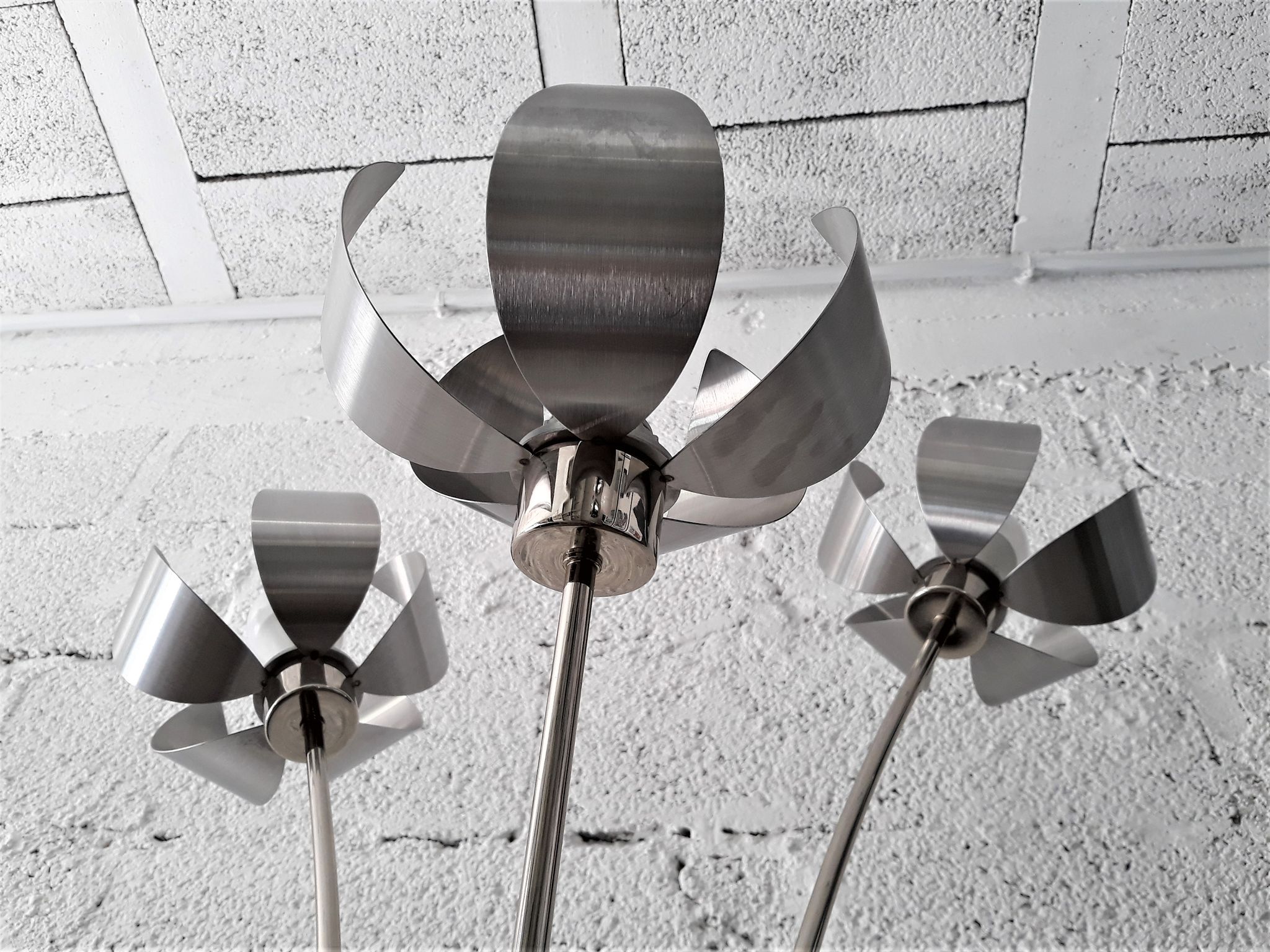 Large lamp on foot / Lamplamp flowers stainless and chrome / Vintage 1960 - 1970