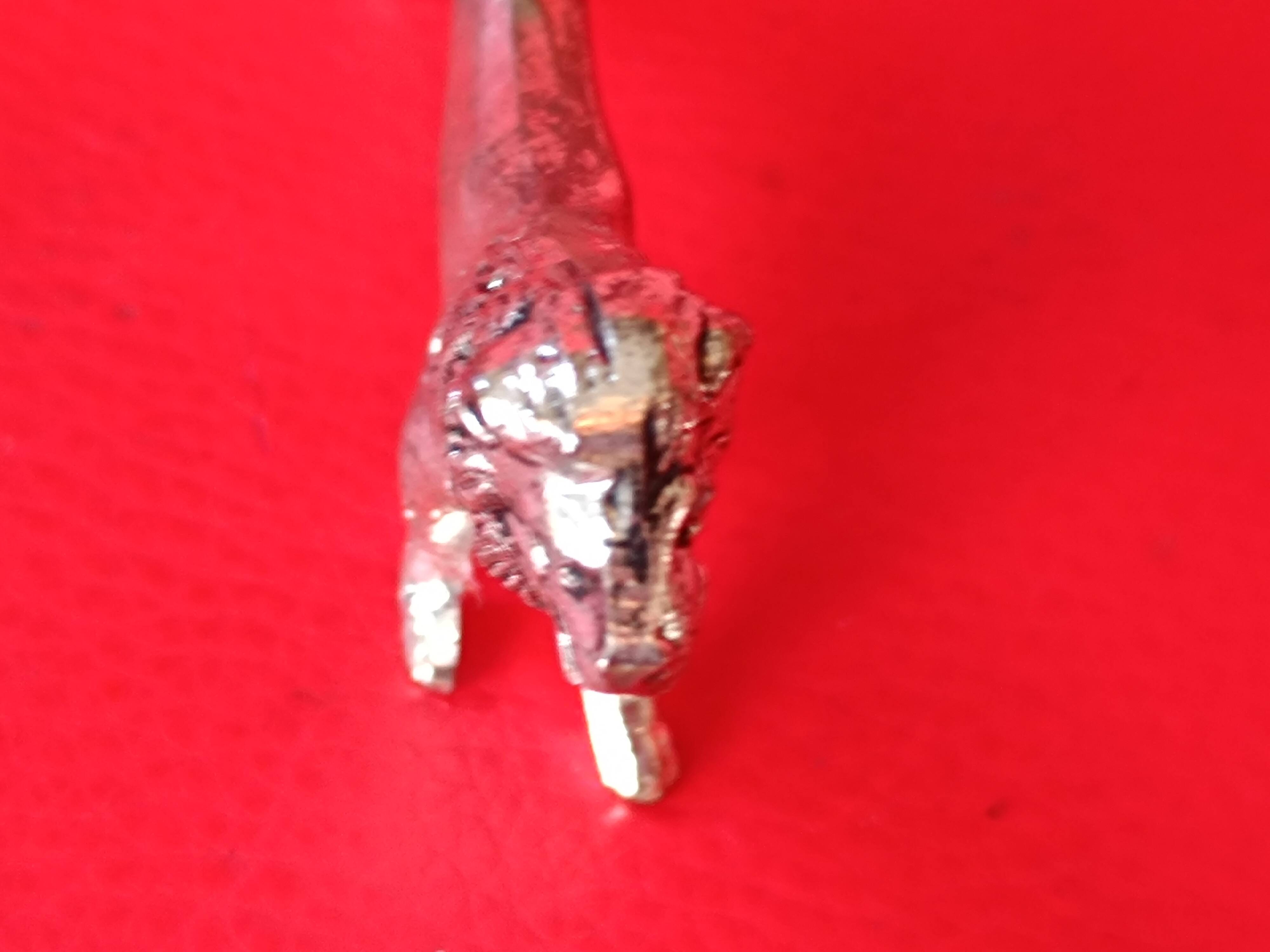 Set of 8 silver metal knife holders. Lion shape.