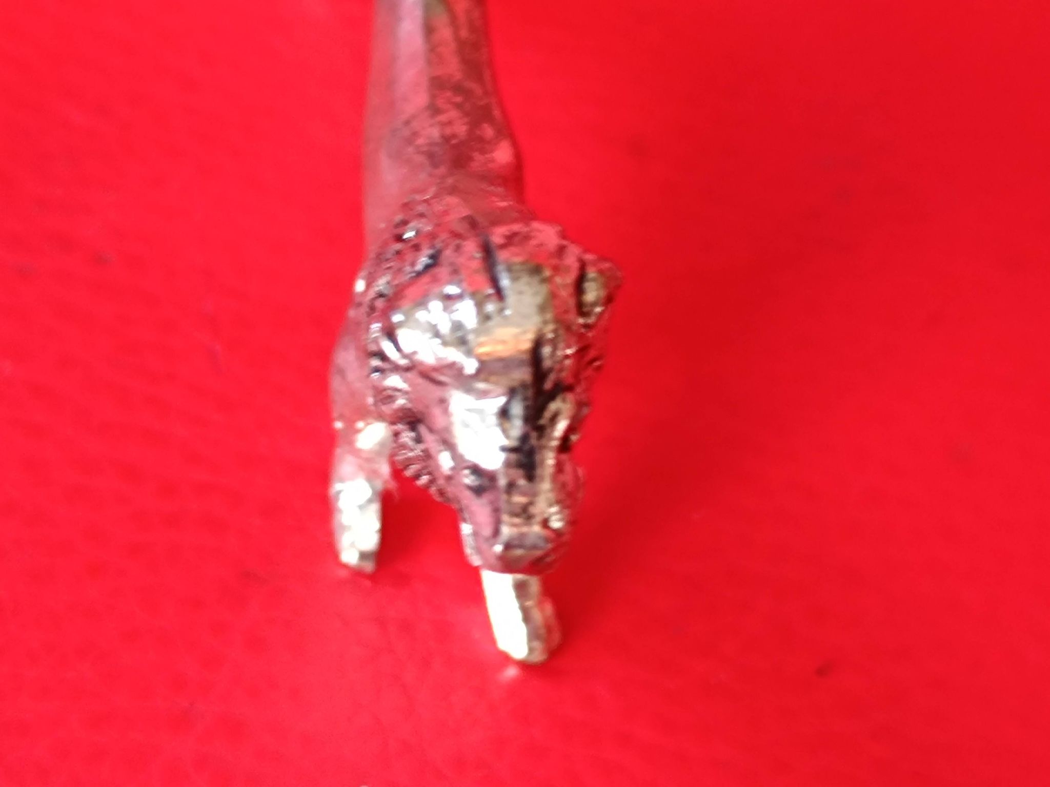 Set of 8 silver metal knife holders. Lion shape.