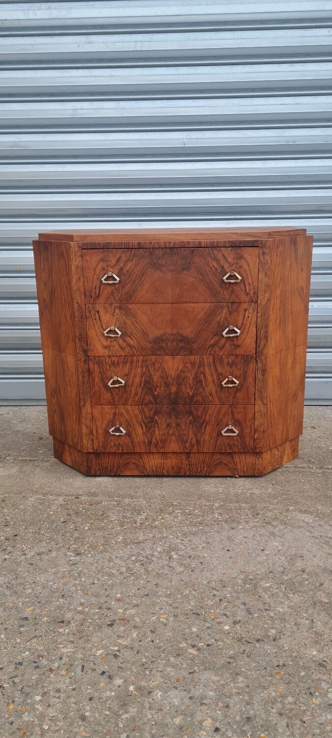 Art deco chest of drawers in walnut from the 30s